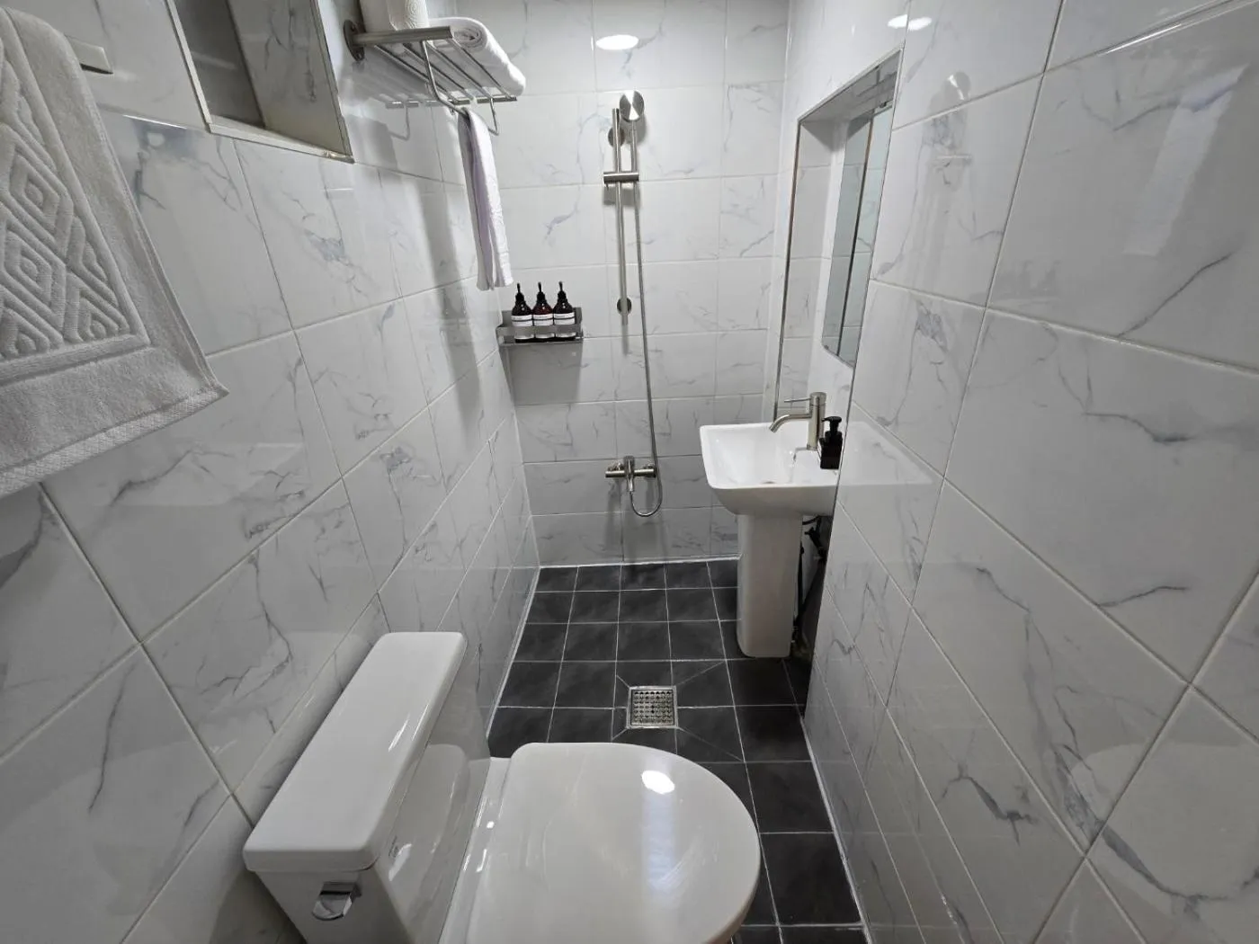 Shower in About Stay Dongdaemun