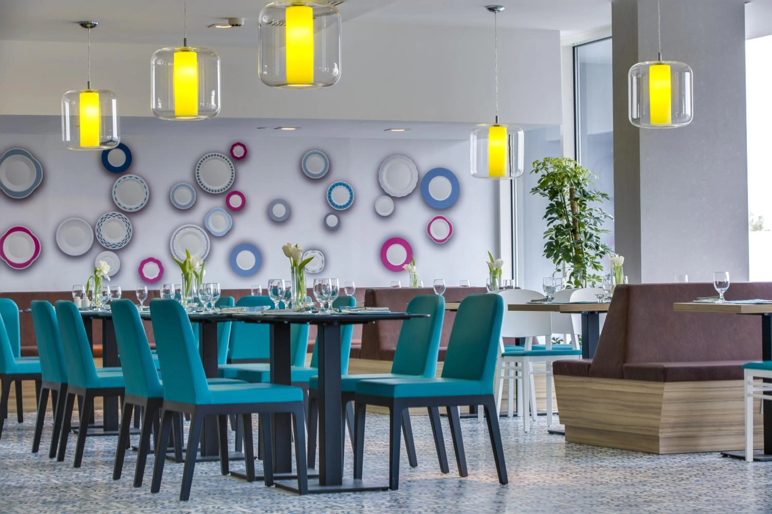 Restaurant/places to eat in Park Inn by Radisson Dammam