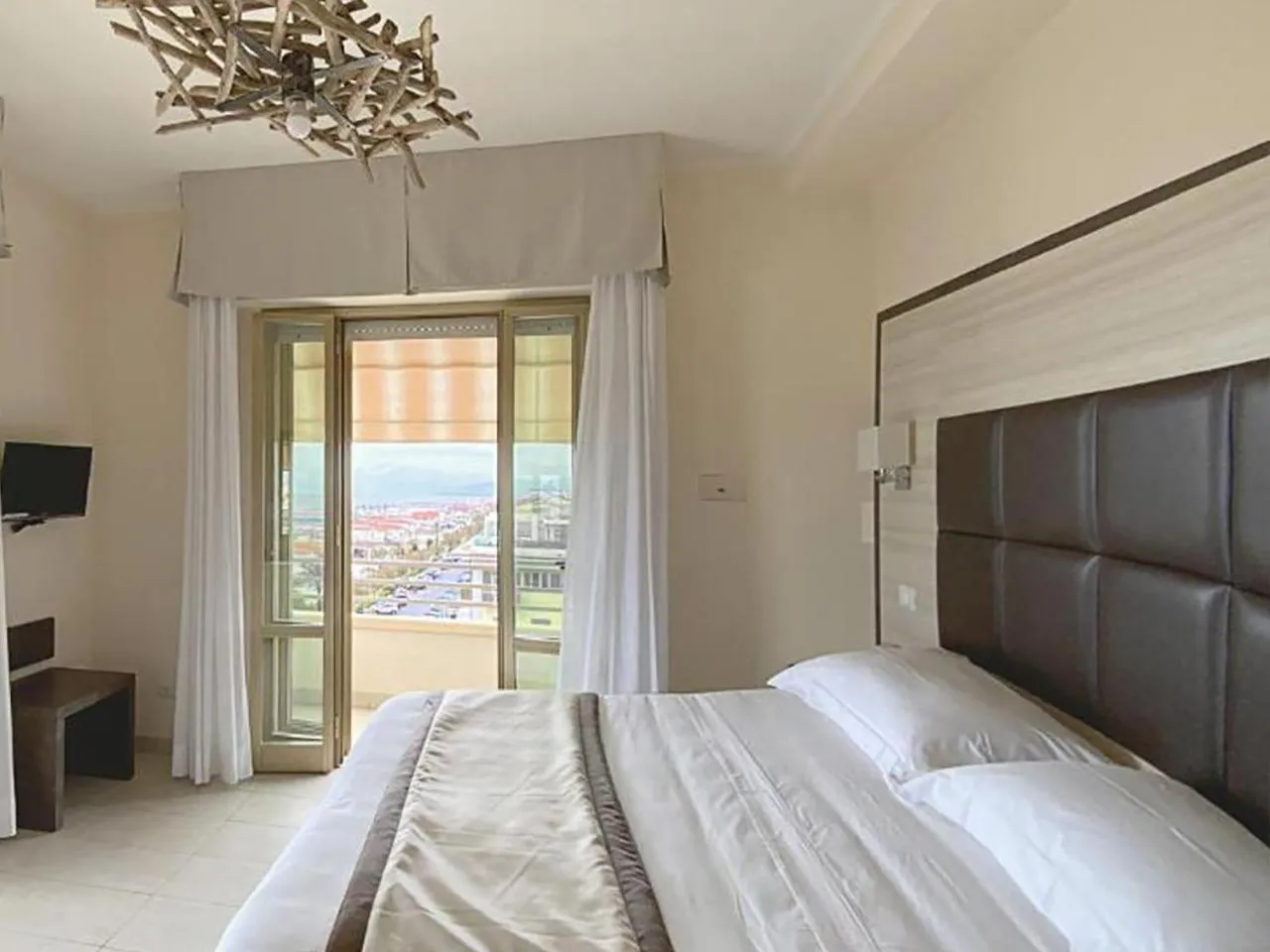 Bedroom, Bed in Hotel Capri & Residence