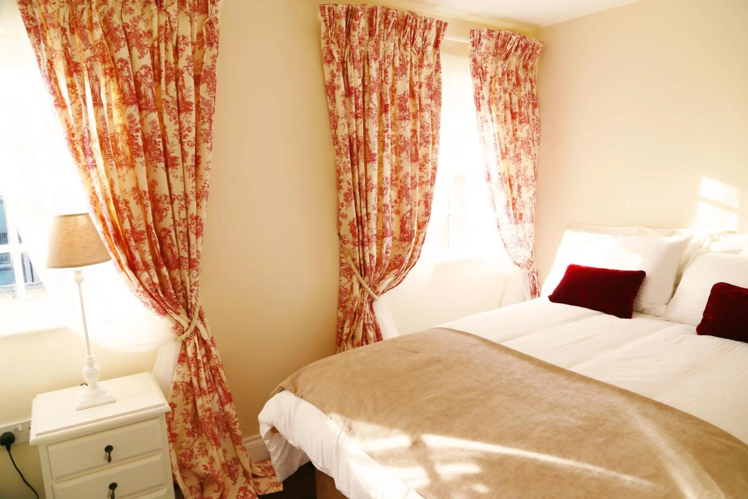 Bedroom, Bed in Number 8 The Townhouse