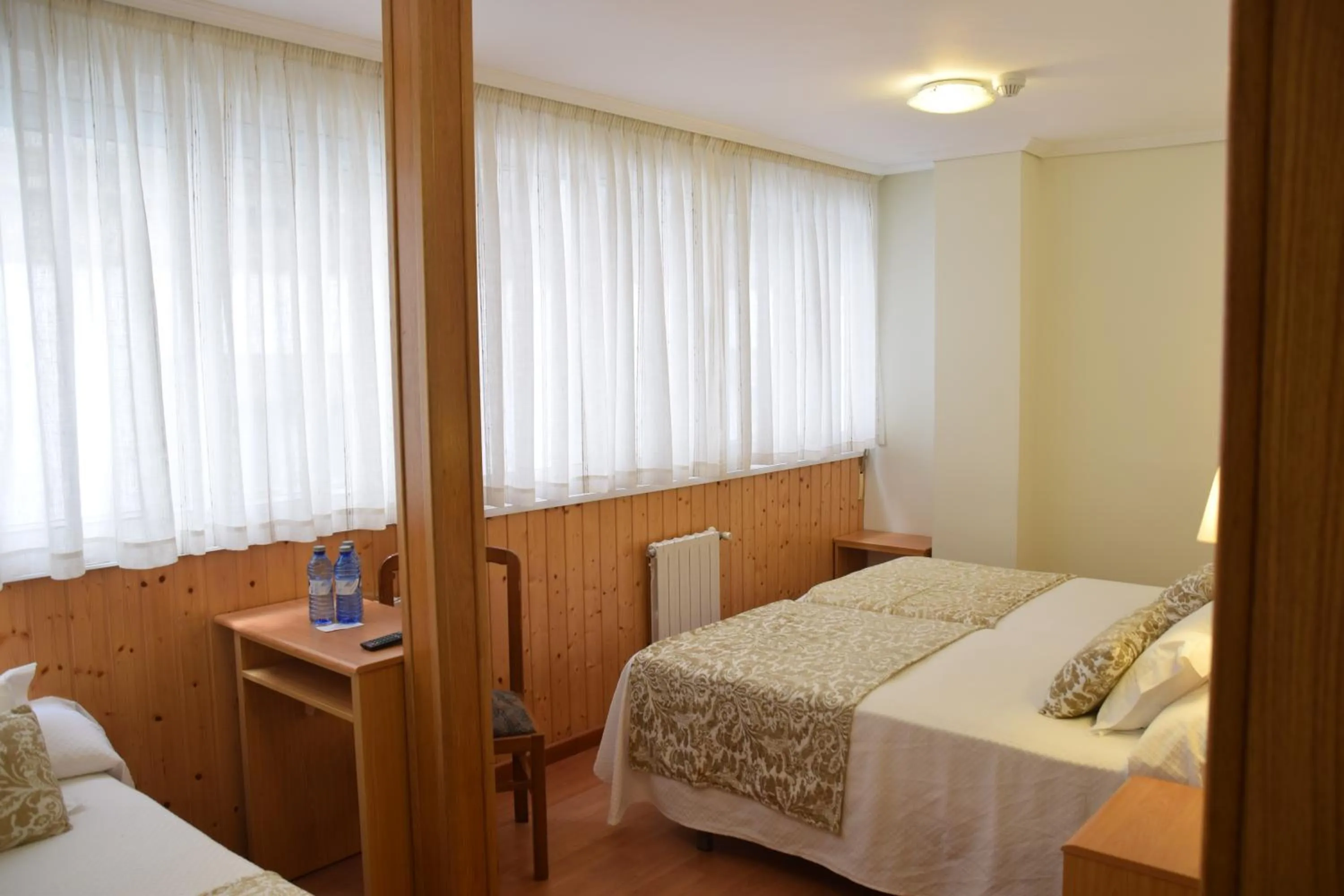 Photo of the whole room in Hostal Anosa Casa