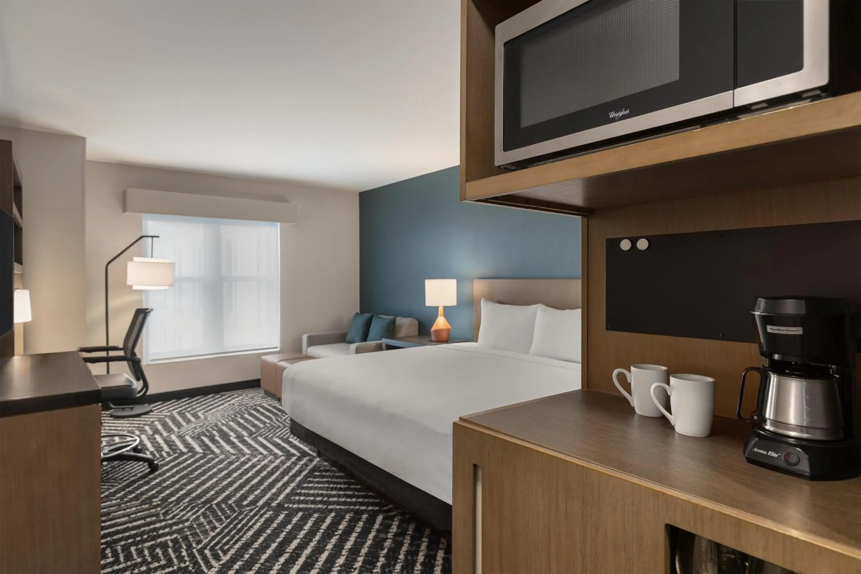 Bedroom, Bed in Hyatt House Charleston - Historic District