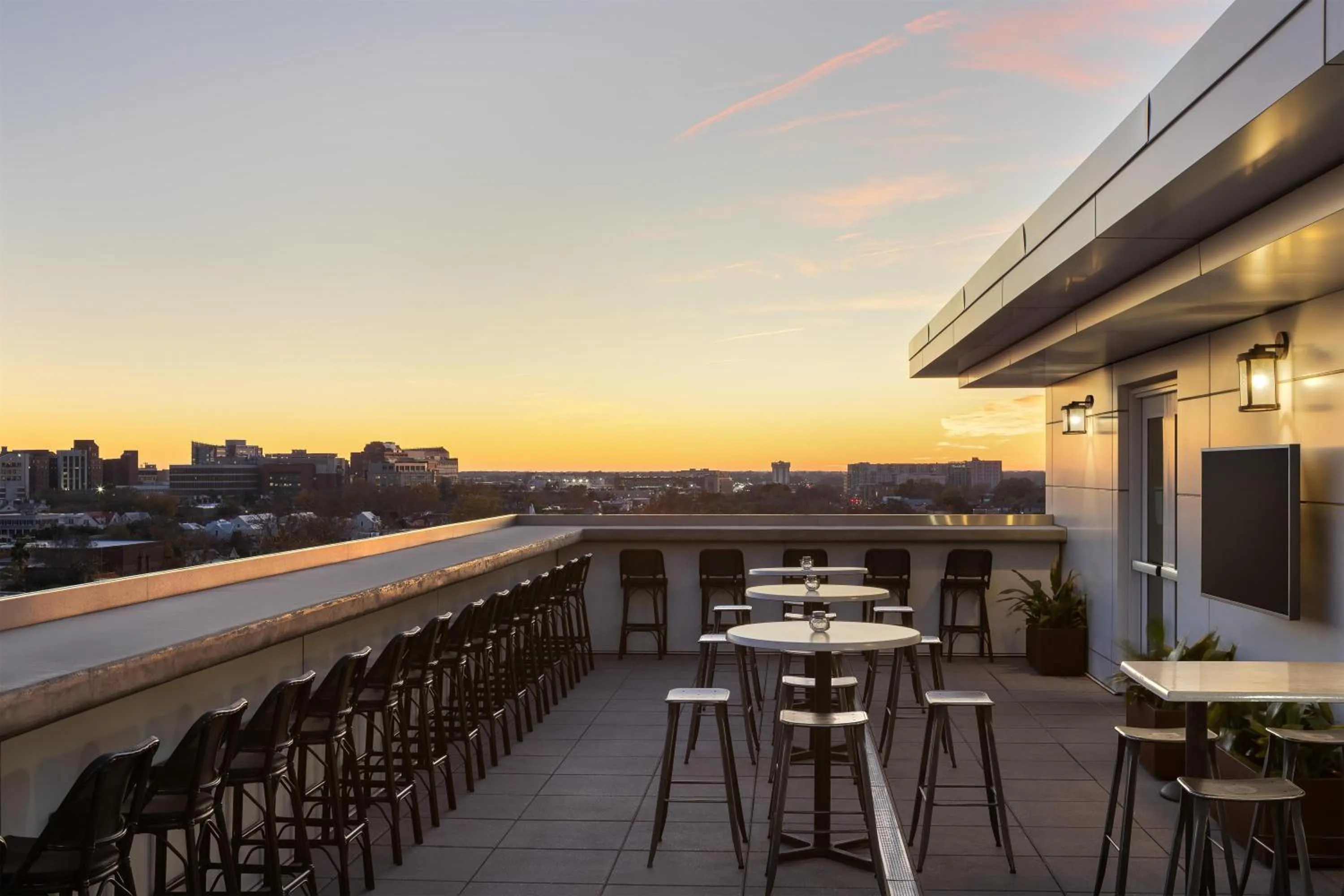 Restaurant/places to eat in Hyatt House Charleston - Historic District