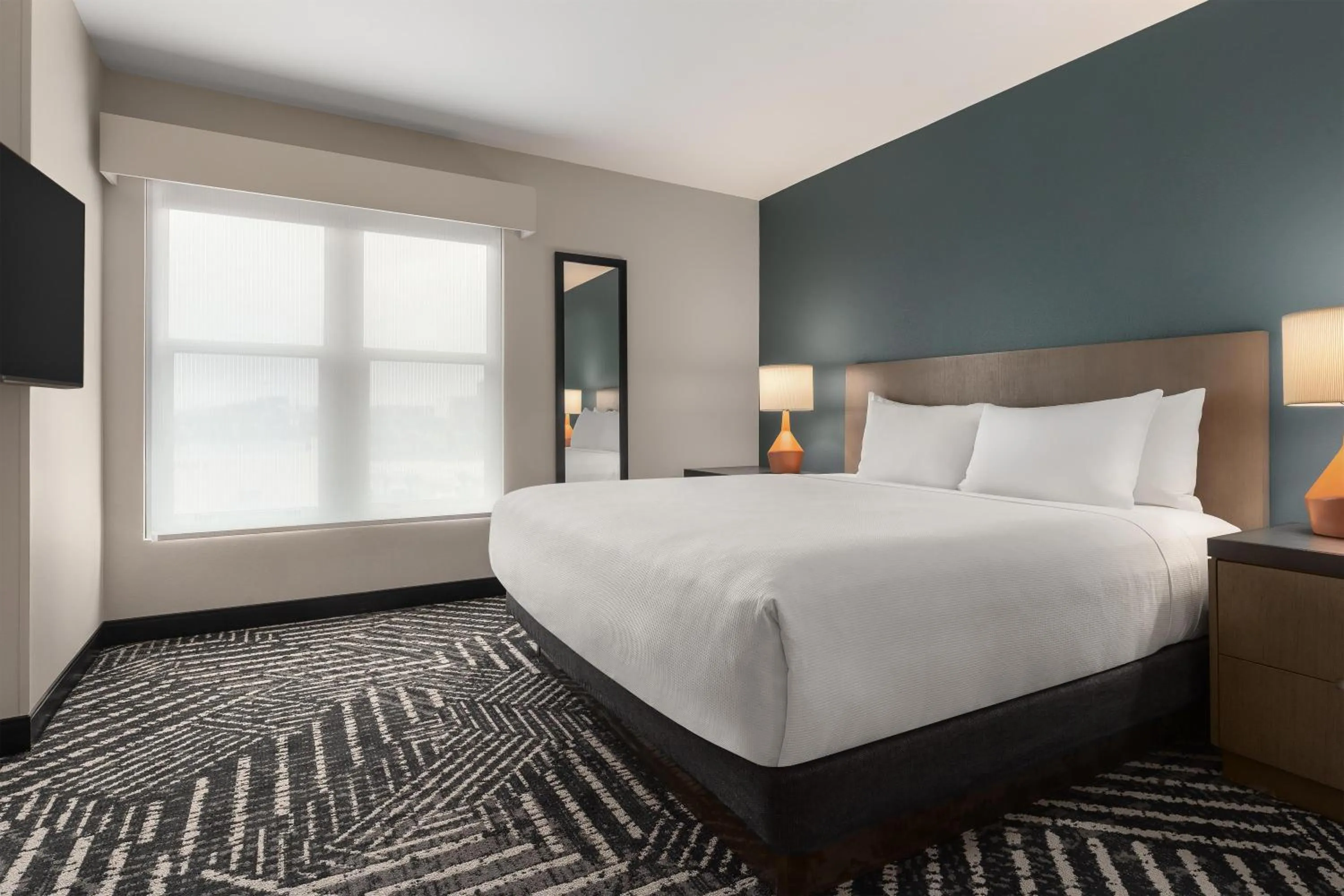 Photo of the whole room, Bed in Hyatt House Charleston - Historic District