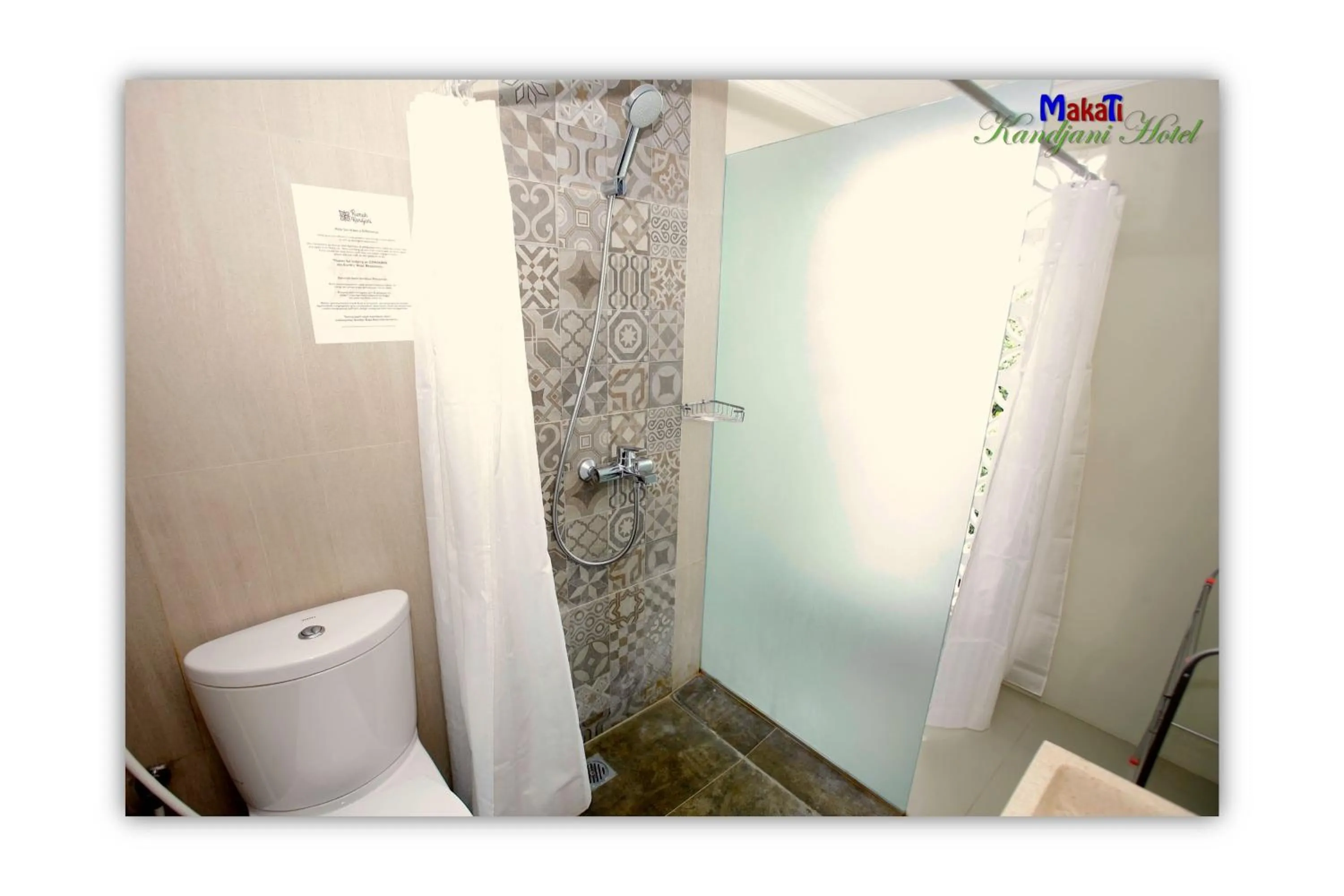 Shower in Rumah Kandjani By Makati