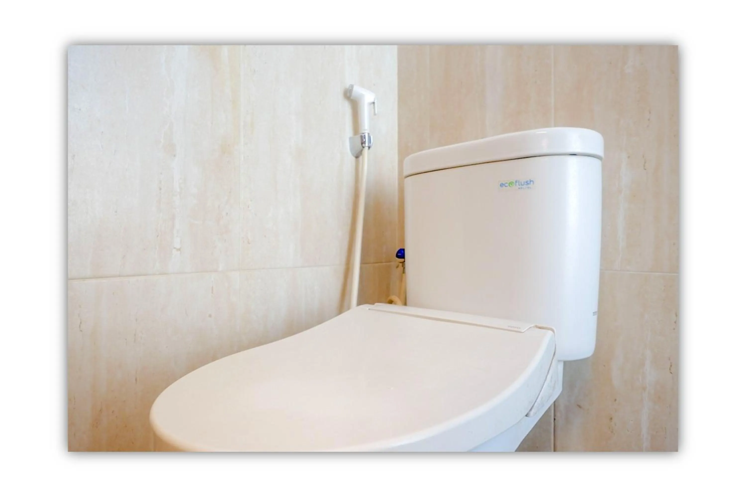 Toilet in Rumah Kandjani By Makati