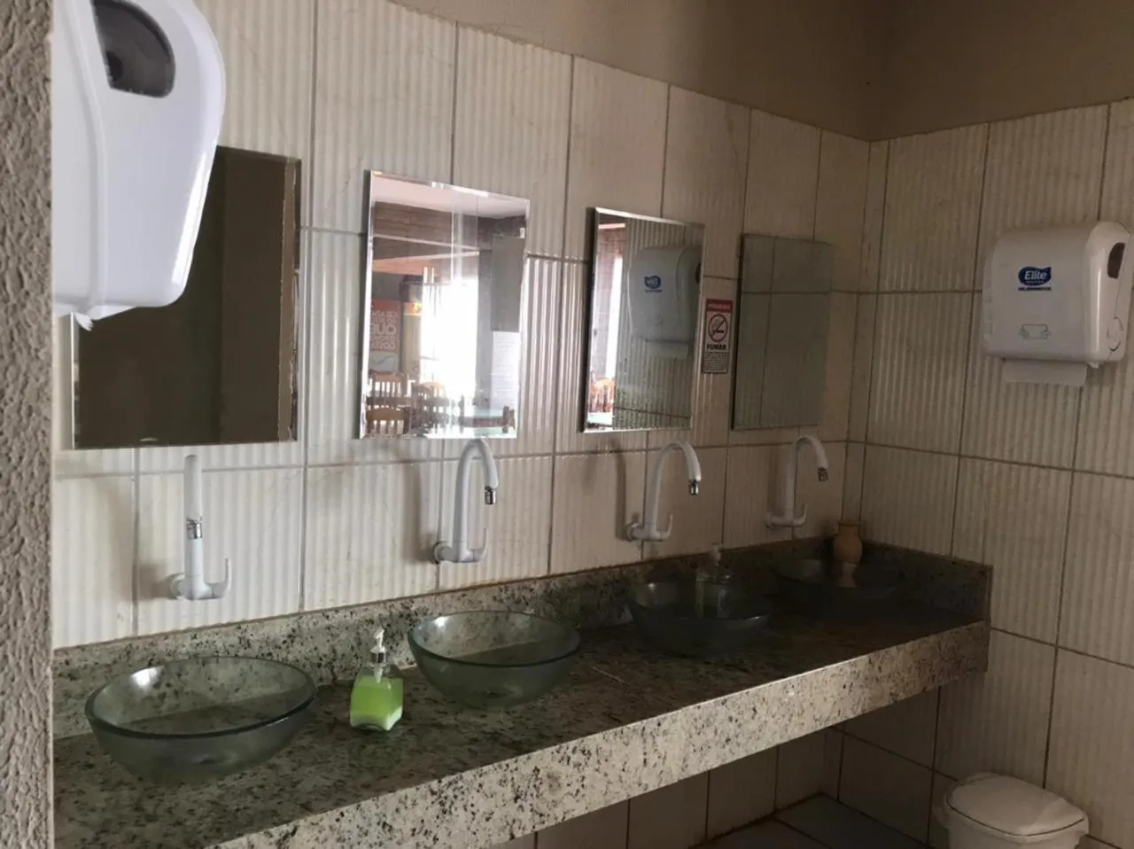 Toilet in Pousada Galeão Pirata