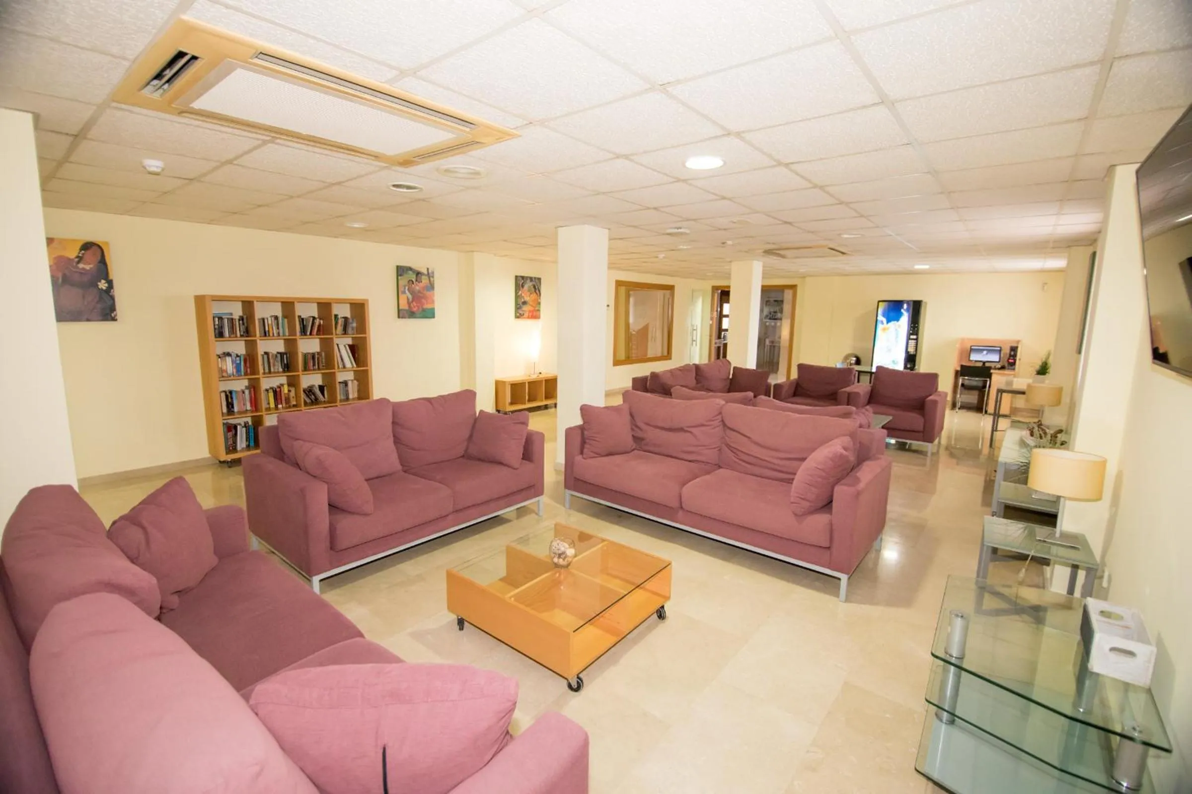 Communal lounge/ TV room in Hotel Porto Calpe