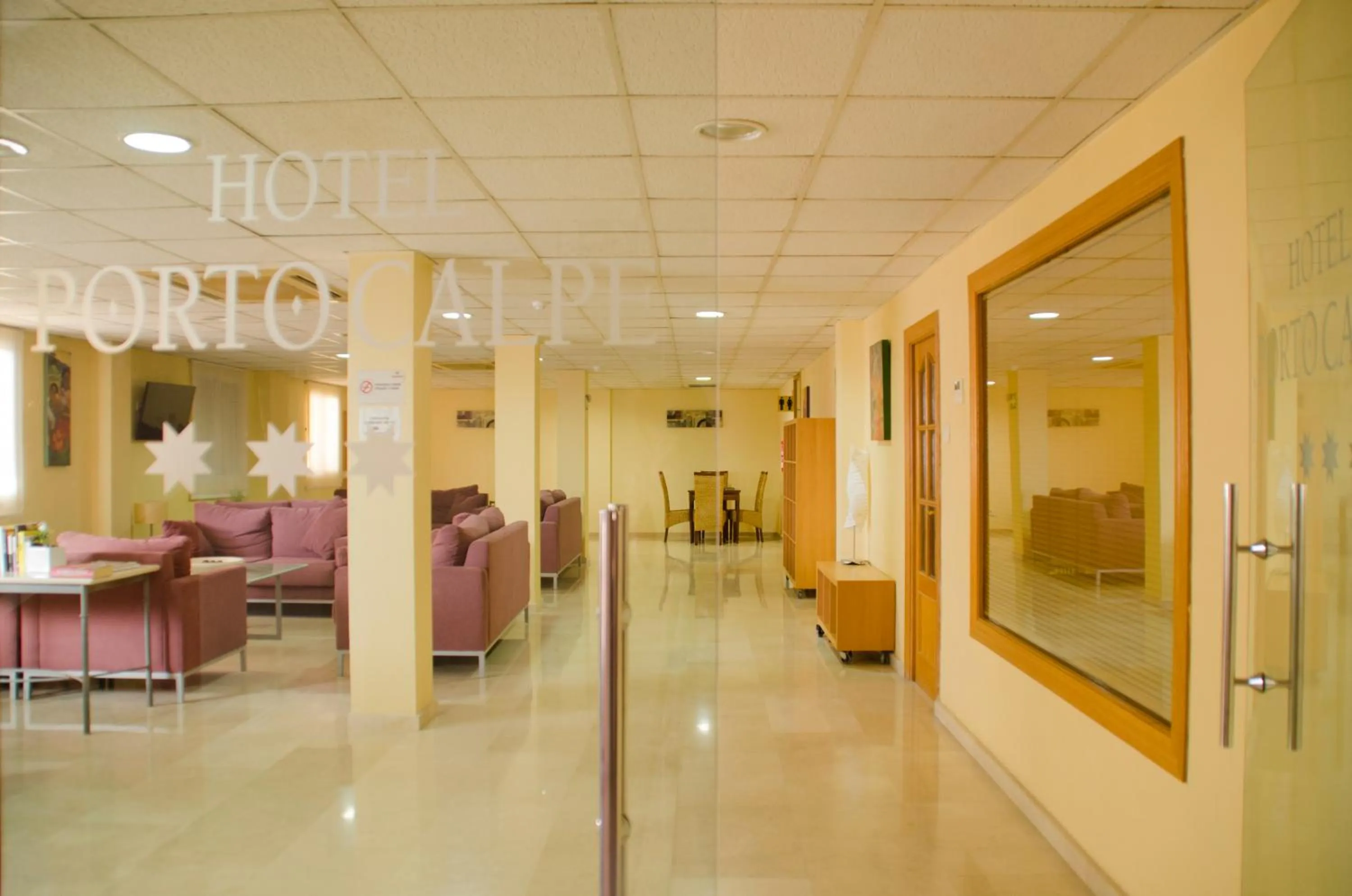 Communal lounge/ TV room in Hotel Porto Calpe