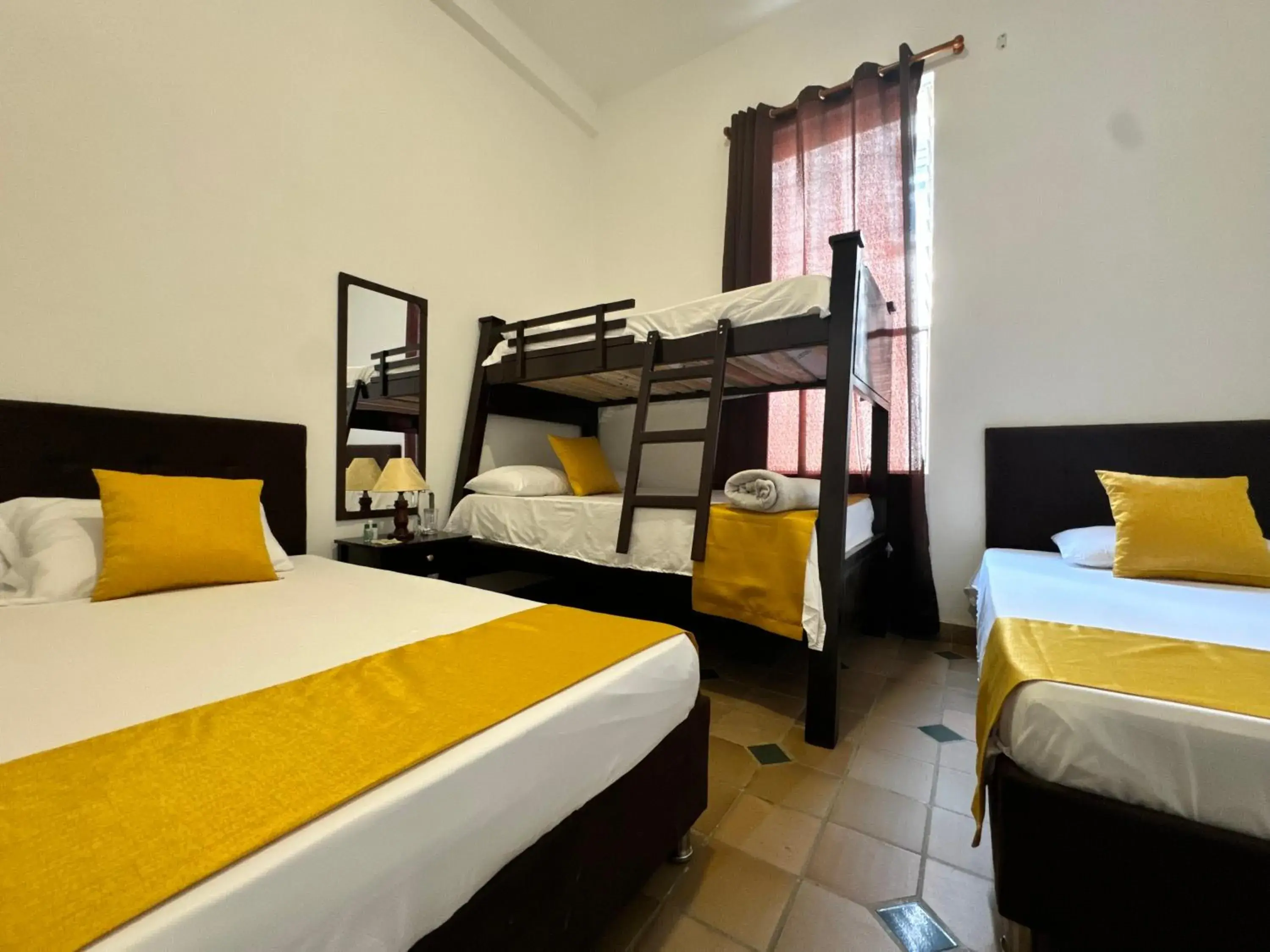 Standard Quadruple Room in Hotel Boulevard del Río Standard Quadruple Room in Hotel Boulevard del Río