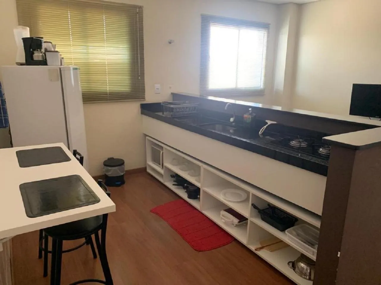 Kitchen or kitchenette in Flor Que Ri - Flats Mobiliados na Melhor Localização