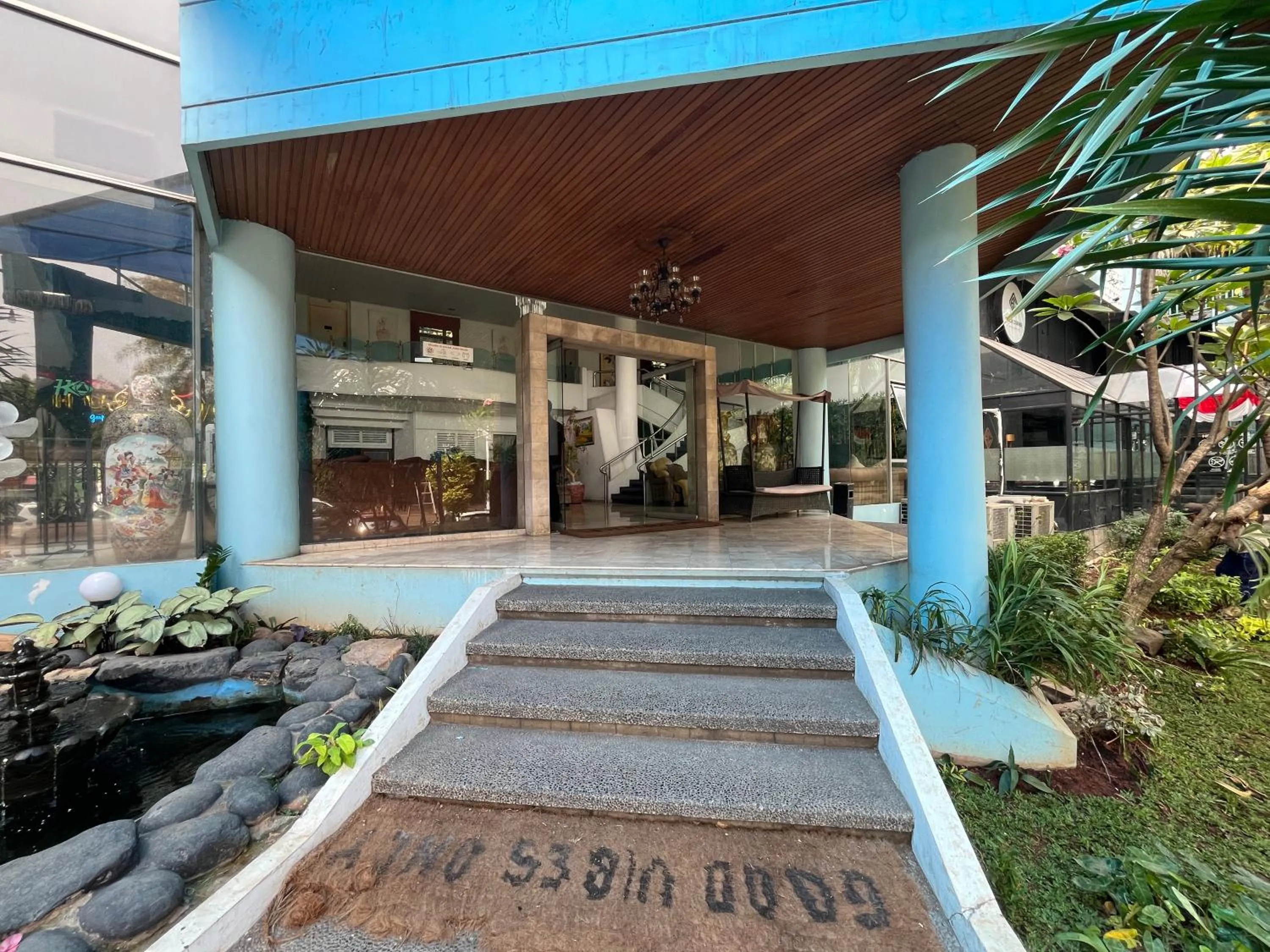 Facade/entrance in Hotel O Kebayoran