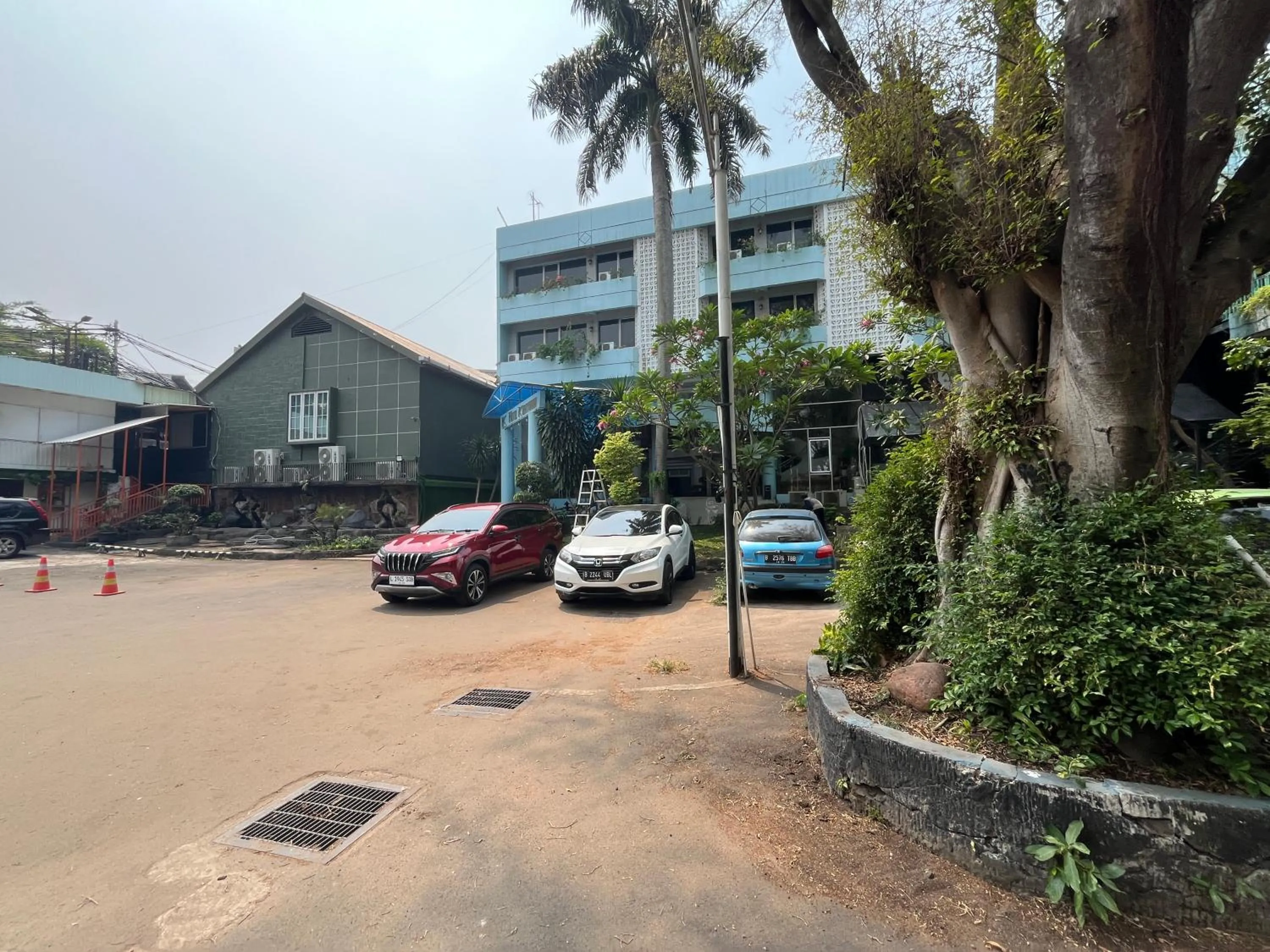 Property building in Hotel O Kebayoran