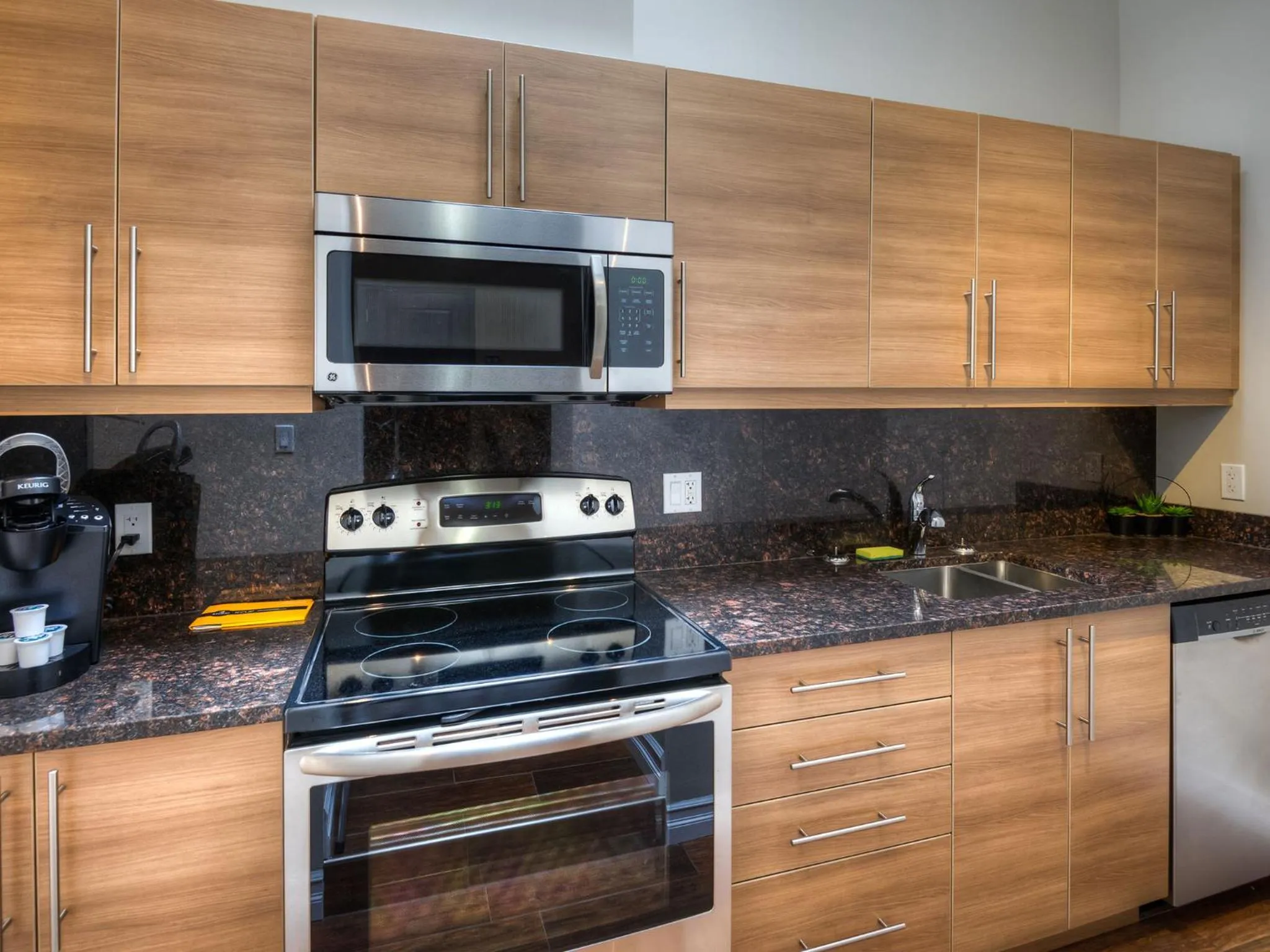 Kitchen or kitchenette in Western Hotel & Executive Suites