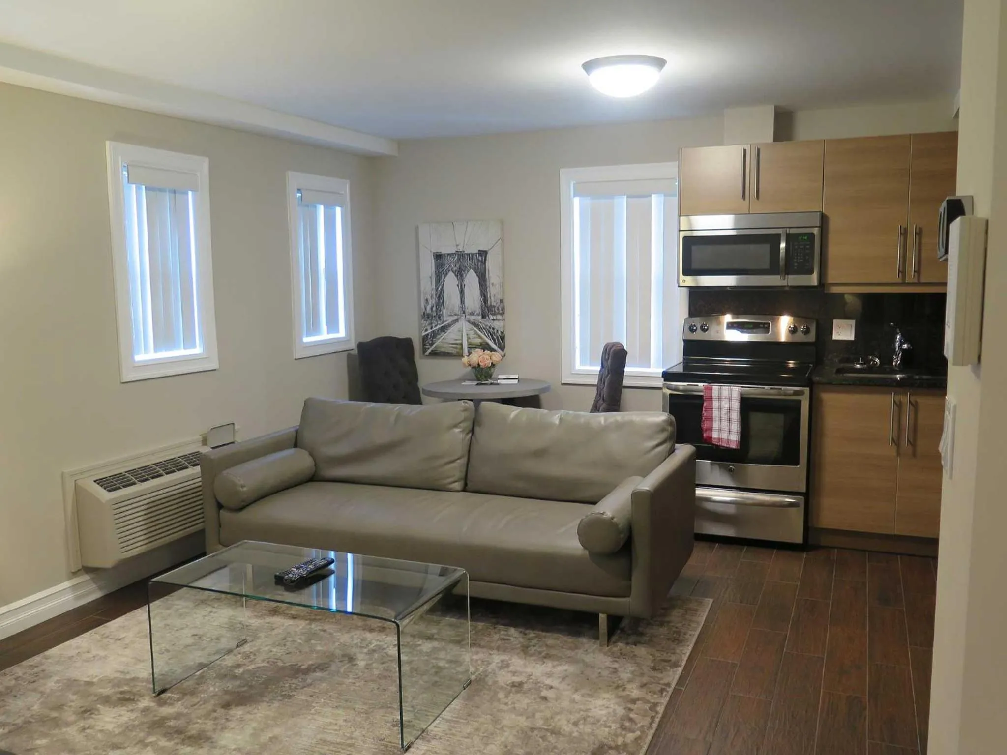 Kitchen or kitchenette in Western Hotel & Executive Suites