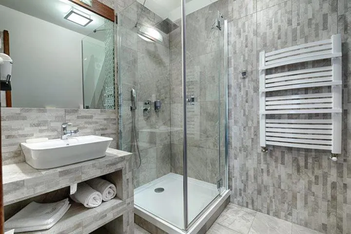 Shower in Willa Kmicic