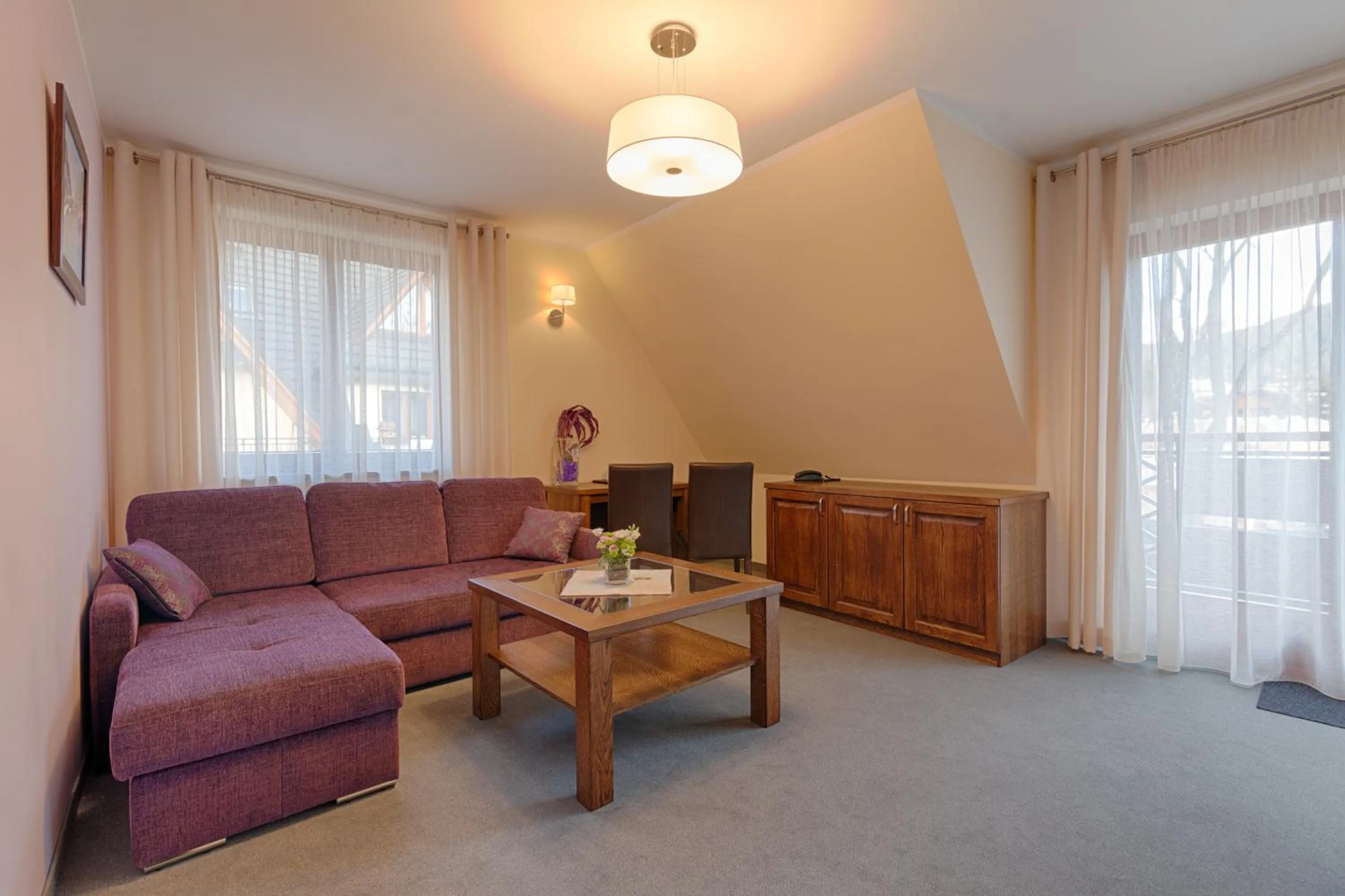 Photo of the whole room in Willa Kmicic