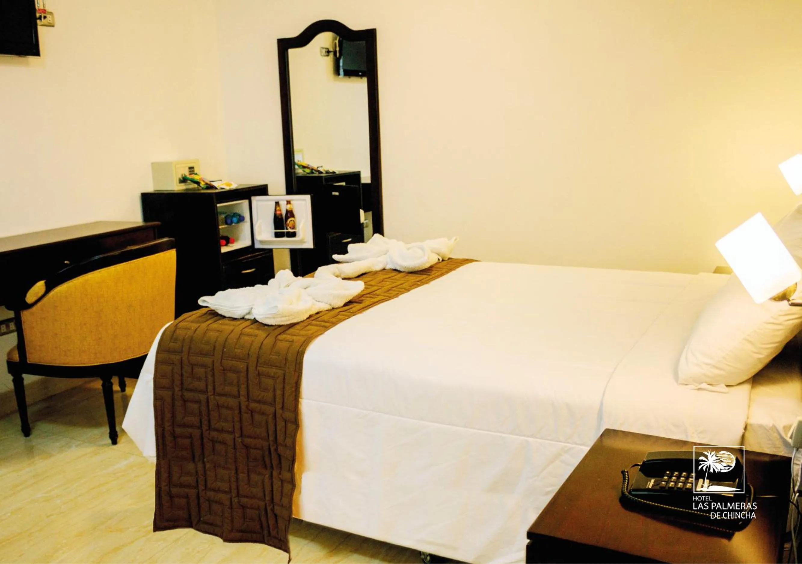 Photo of the whole room, Bed in Qallwa Chincha