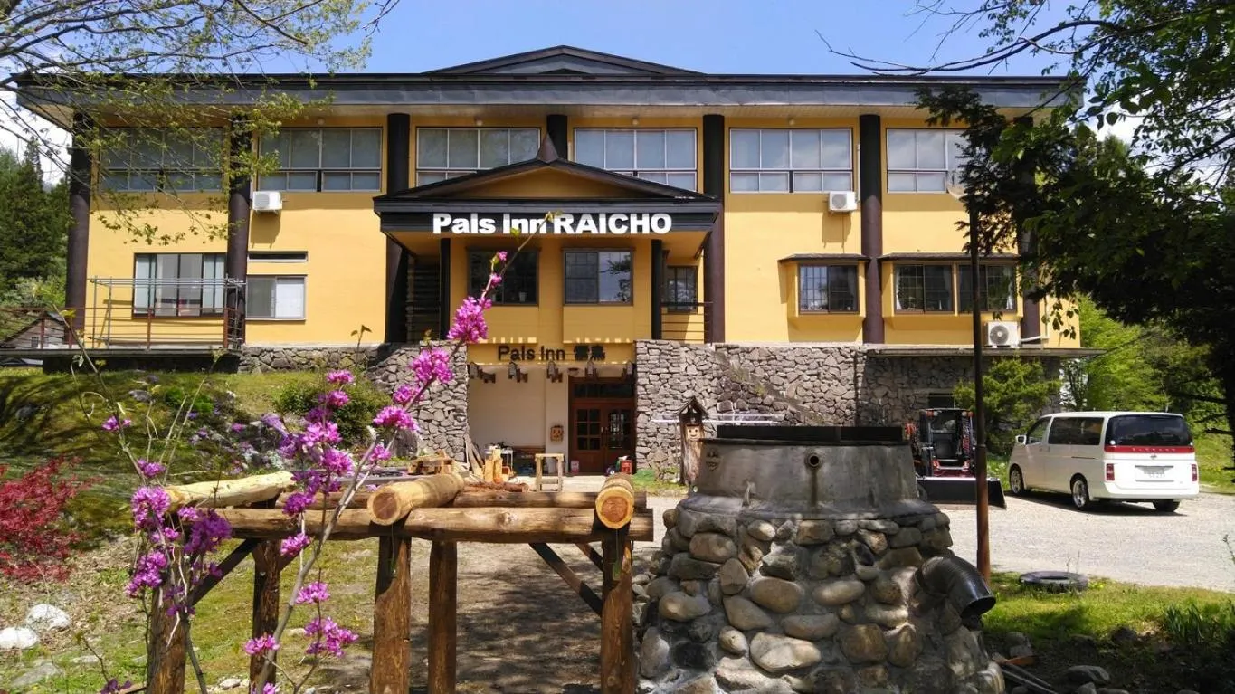 Property building in Pals Inn Raicho