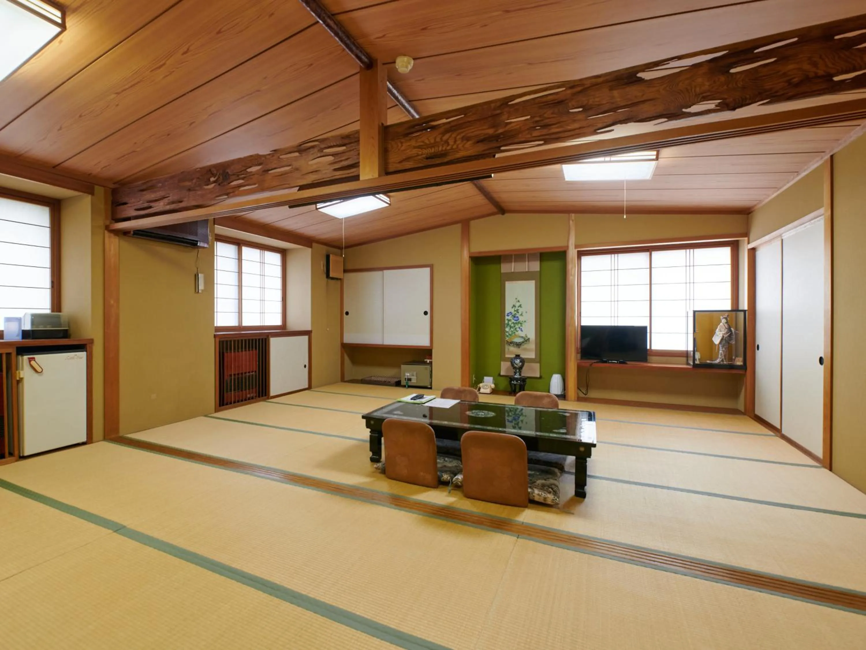 Photo of the whole room in Tabist Ryokufuen Kiyoharu