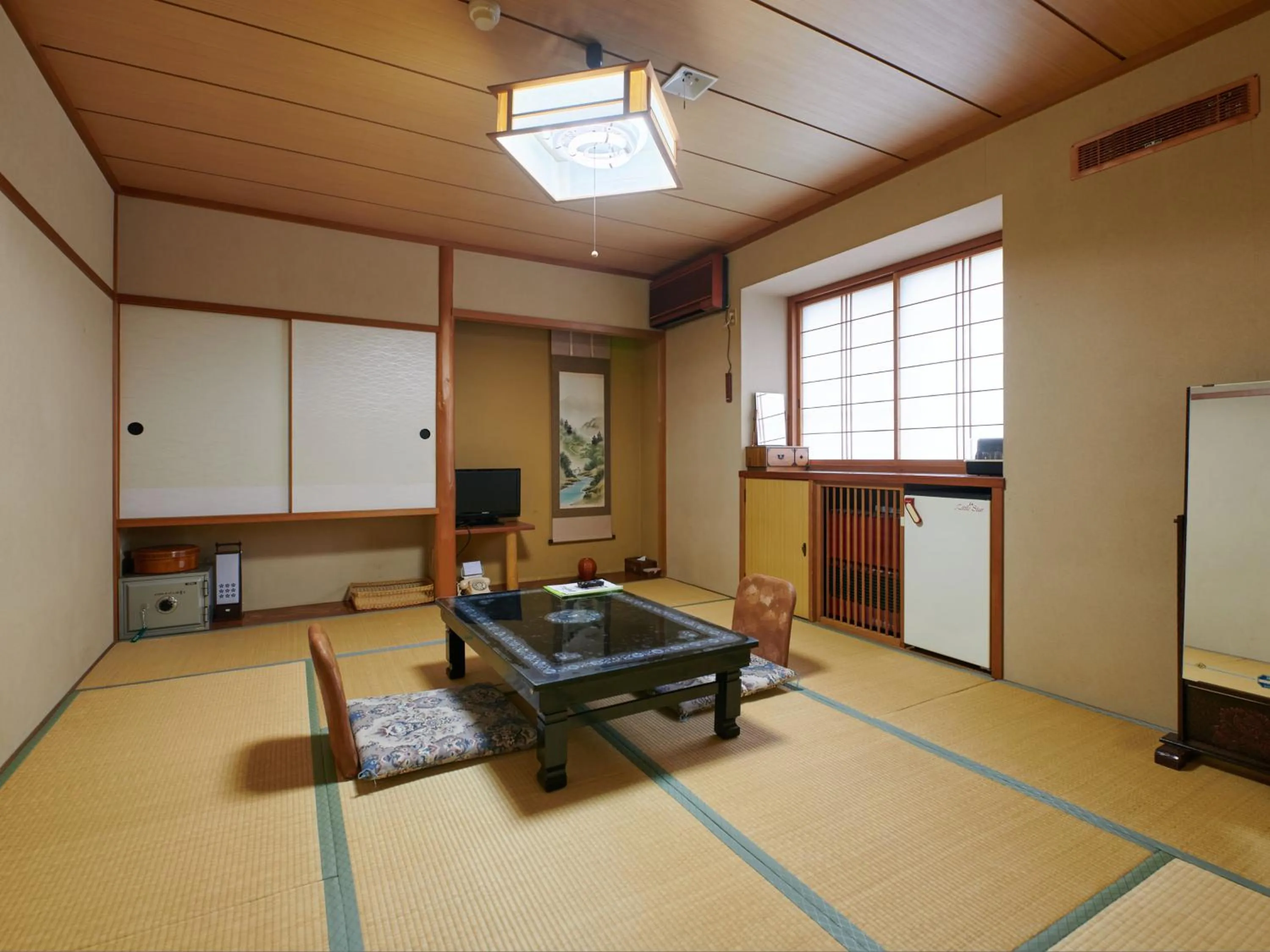 Photo of the whole room in Tabist Ryokufuen Kiyoharu
