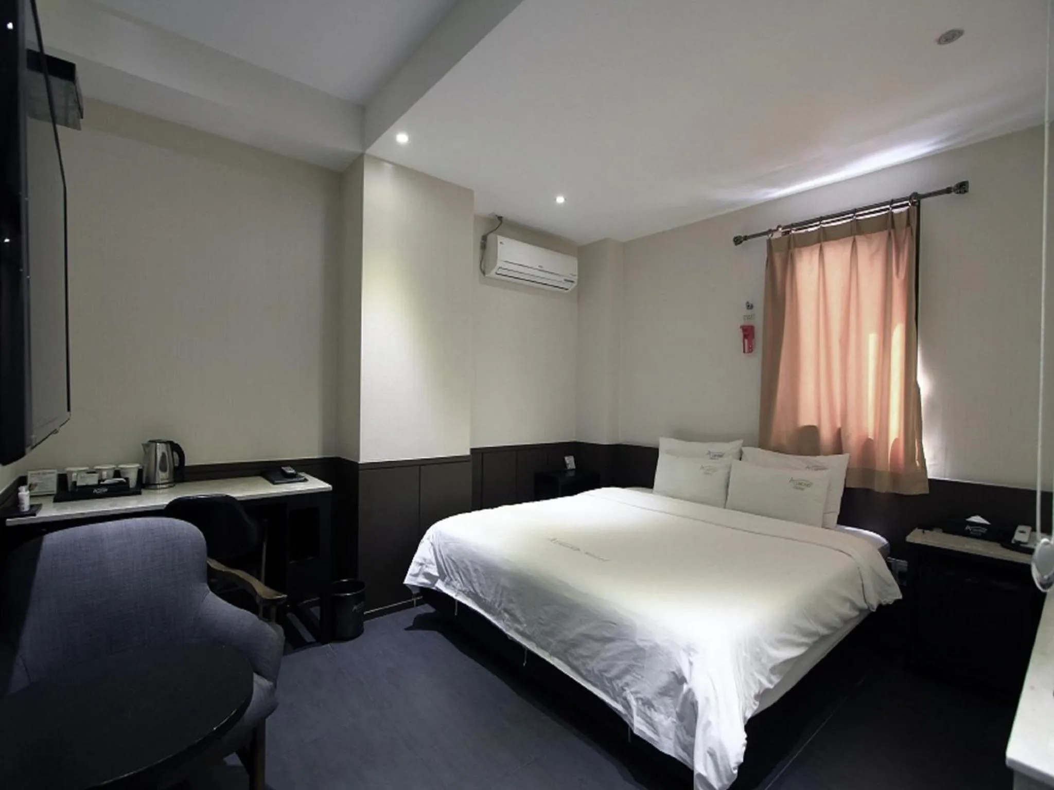 Photo of the whole room, Bed in Almond Hotel Busan Station