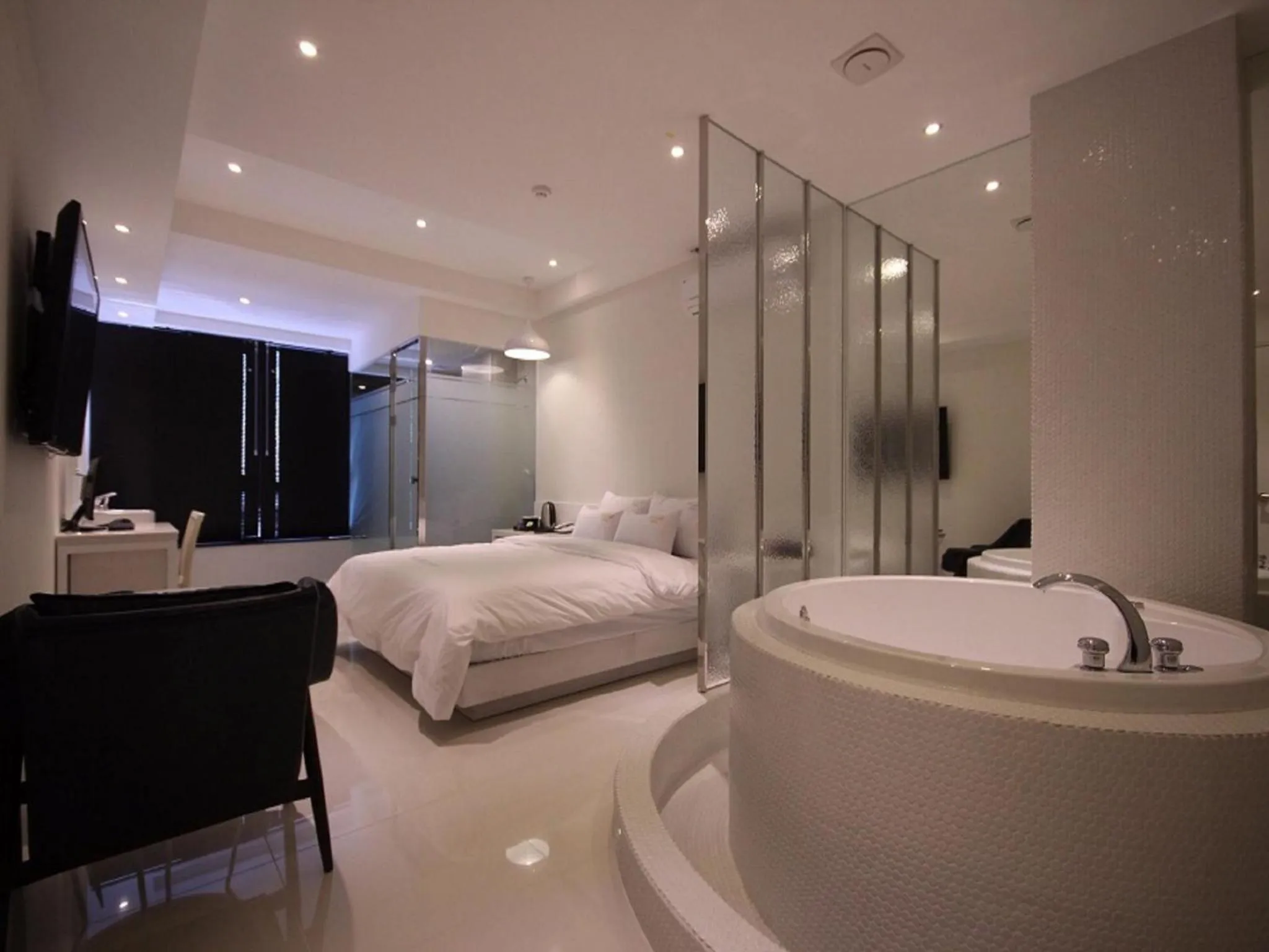 Photo of the whole room, Bed in Almond Hotel Busan Station