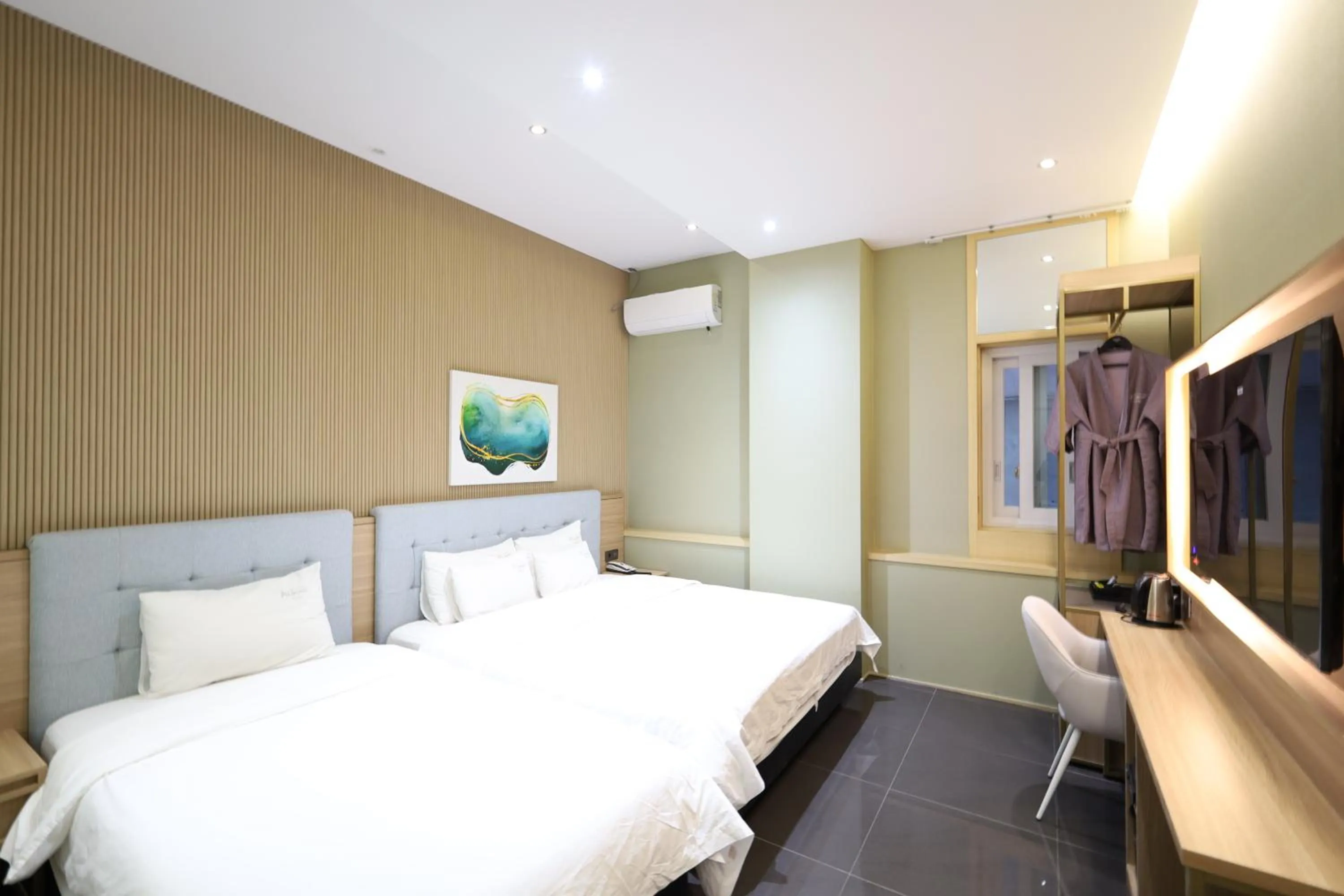 Photo of the whole room, Bed in Almond Hotel Busan Station