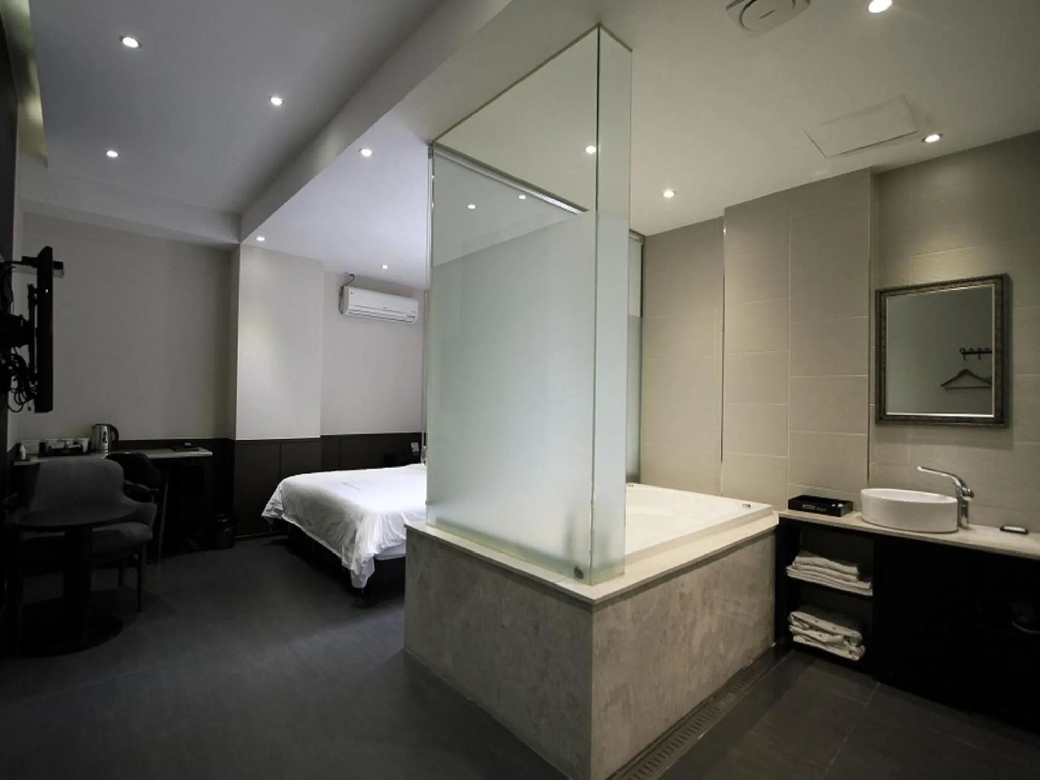 Photo of the whole room, Bed in Almond Hotel Busan Station