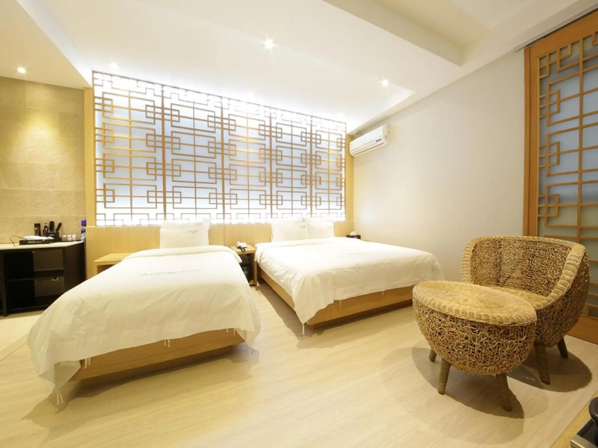 Photo of the whole room, Bed in Almond Hotel Busan Station