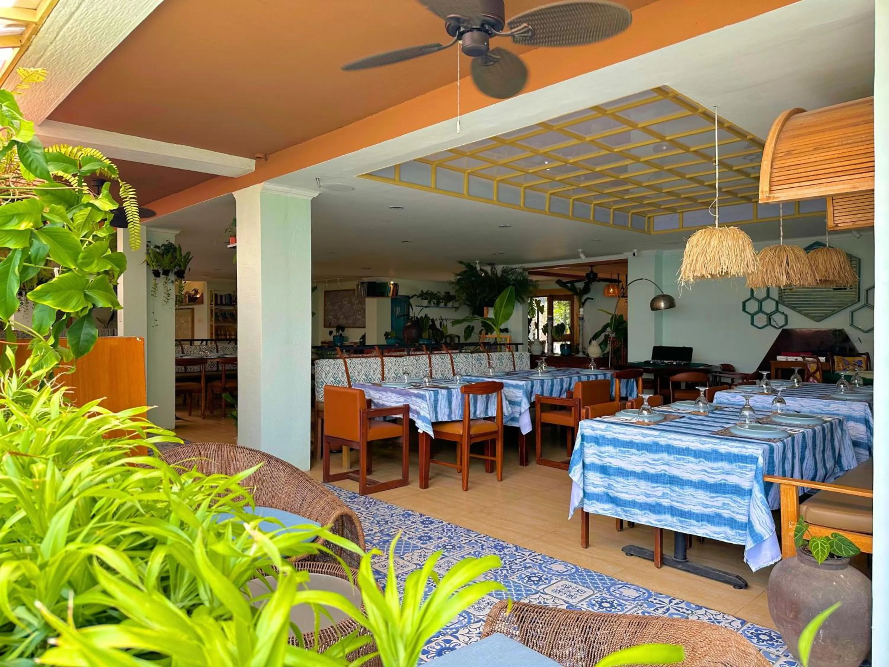 Restaurant/places to eat in Cabins by Eco Hotels