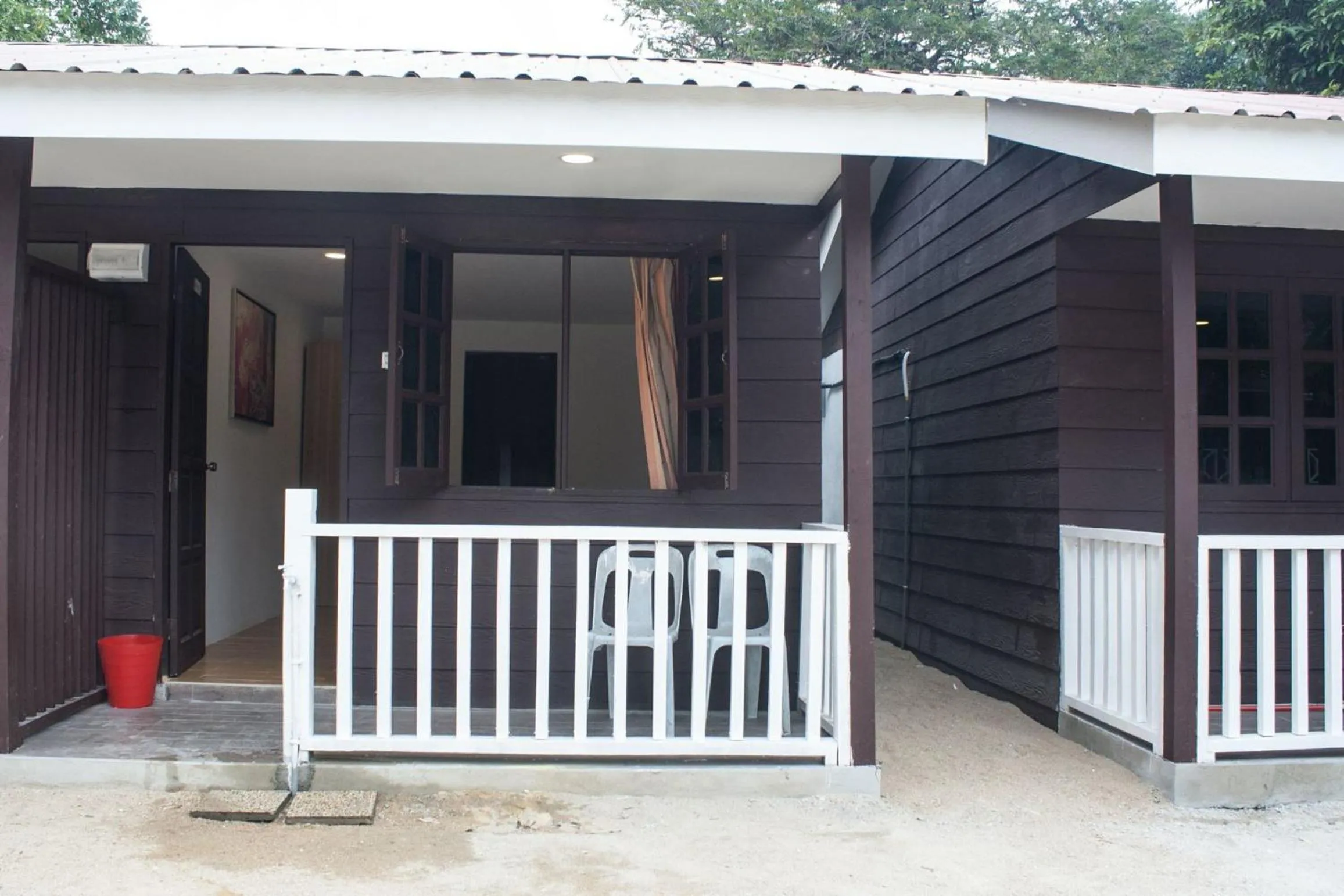 Facade/entrance in The Barat Perhentian