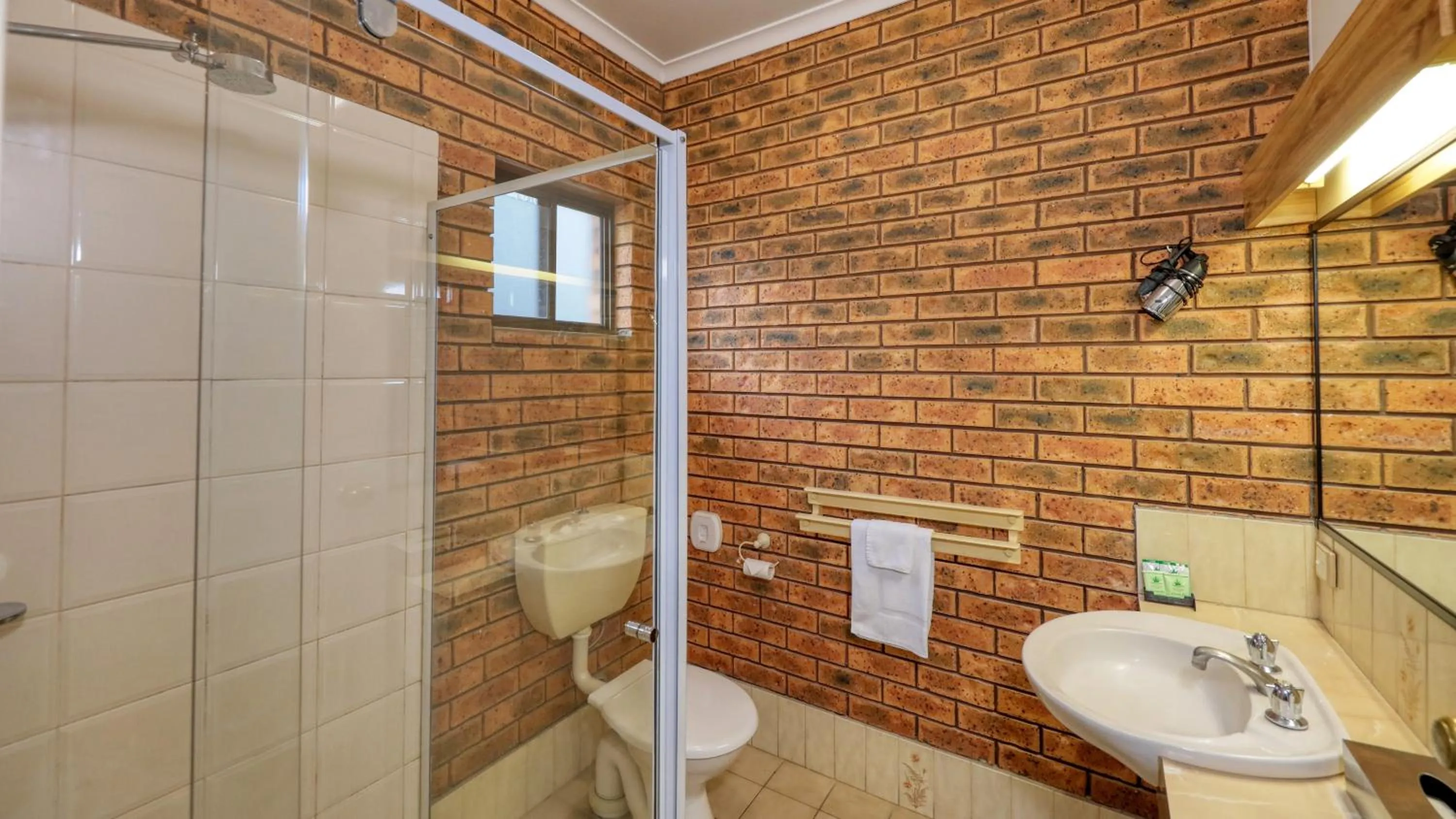 Bathroom in The Cottage Motor Inn Albury CBD