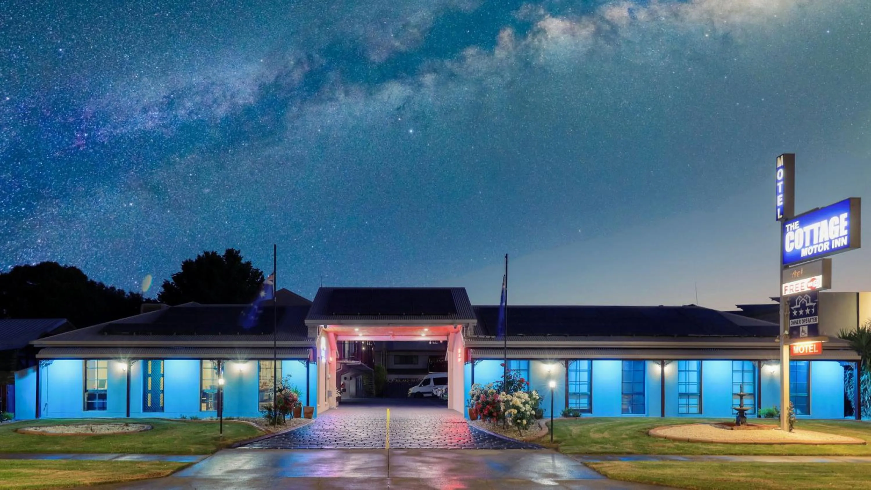 Property building in The Cottage Motor Inn Albury CBD