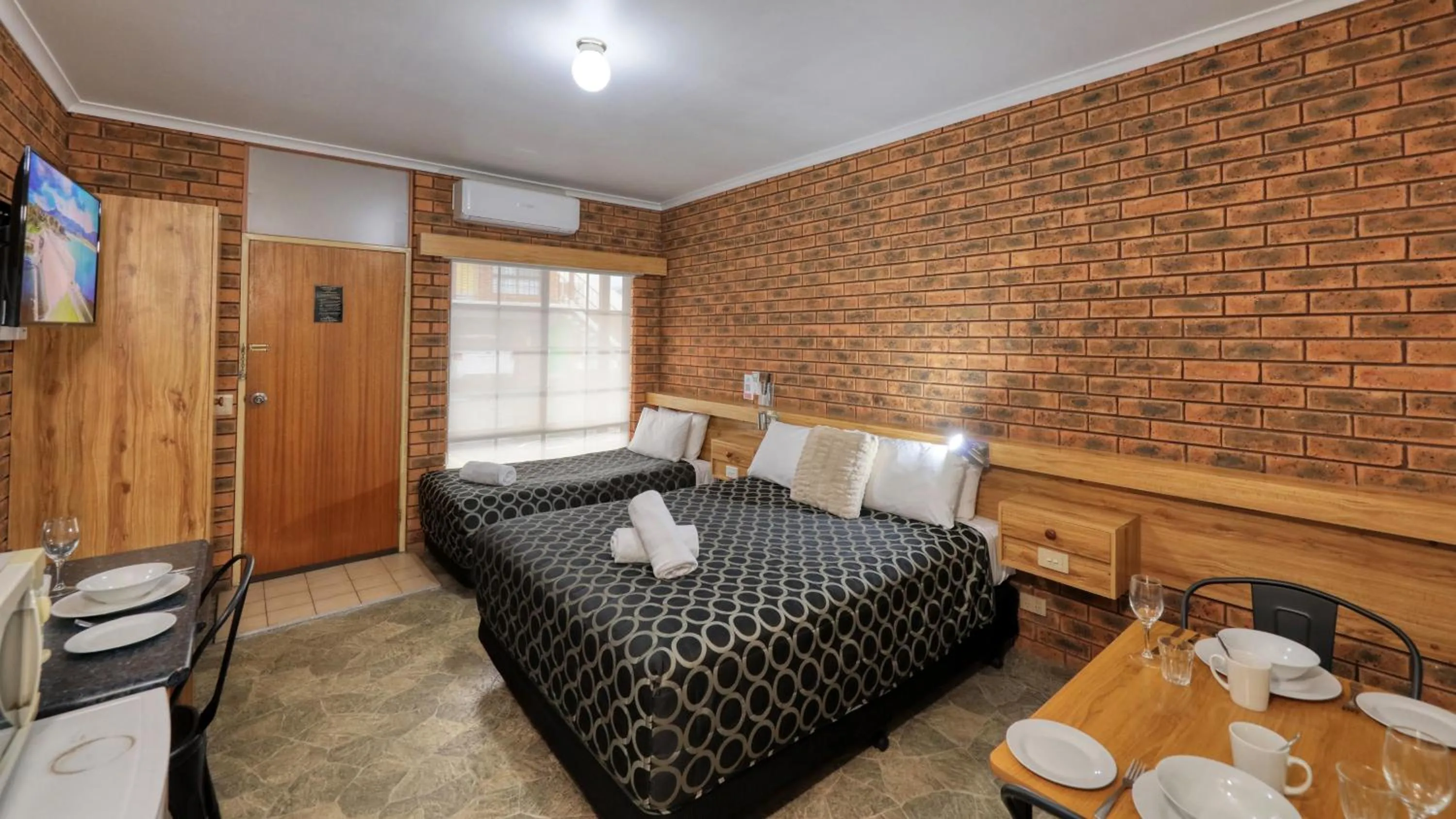 Seating area in The Cottage Motor Inn Albury CBD