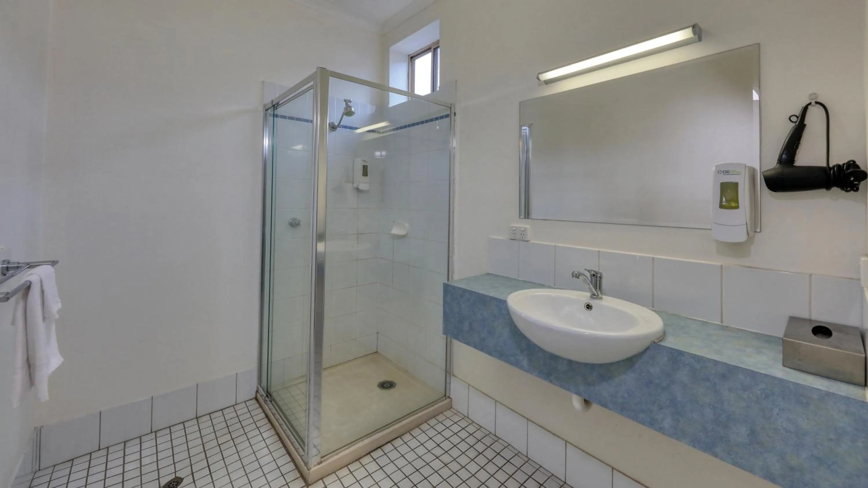 Bathroom in The Cottage Motor Inn Albury CBD