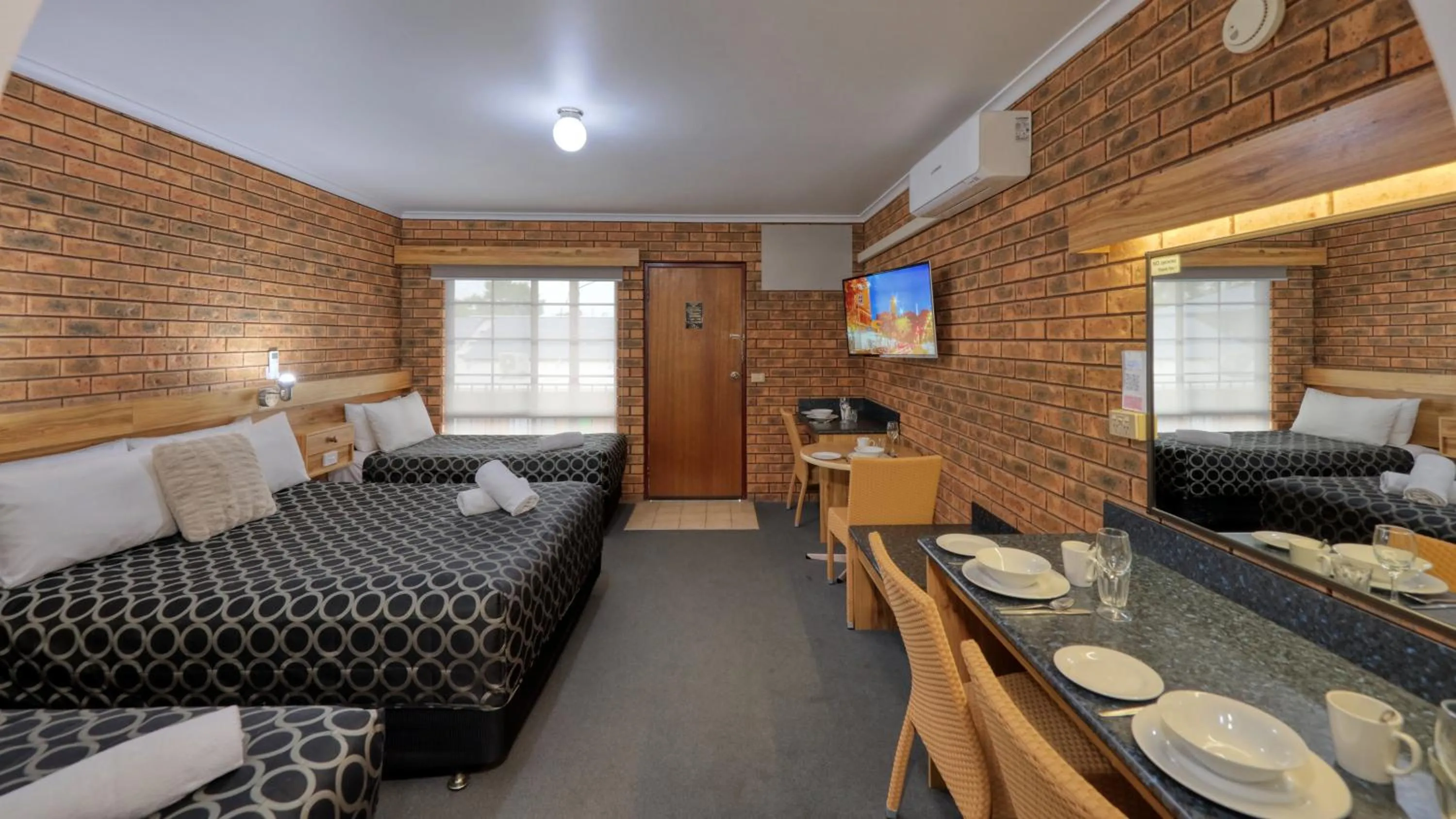 TV and multimedia, Bed in The Cottage Motor Inn Albury CBD