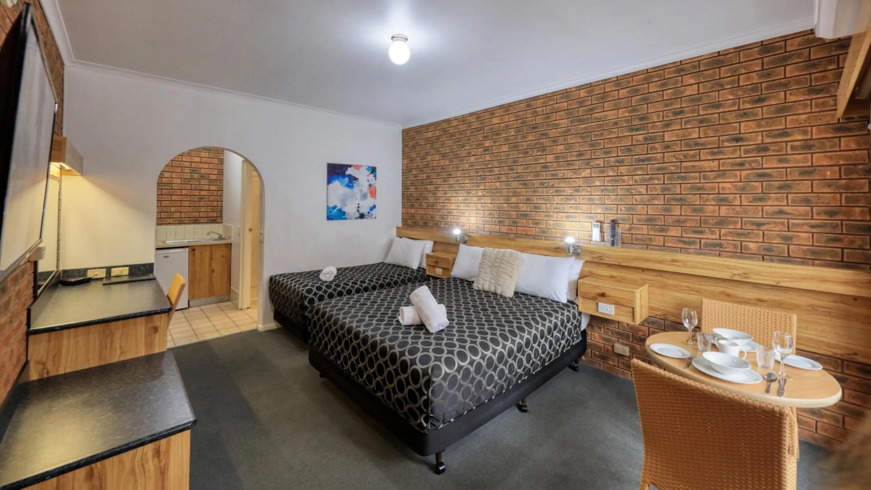 View (from property/room), Bed in The Cottage Motor Inn Albury CBD