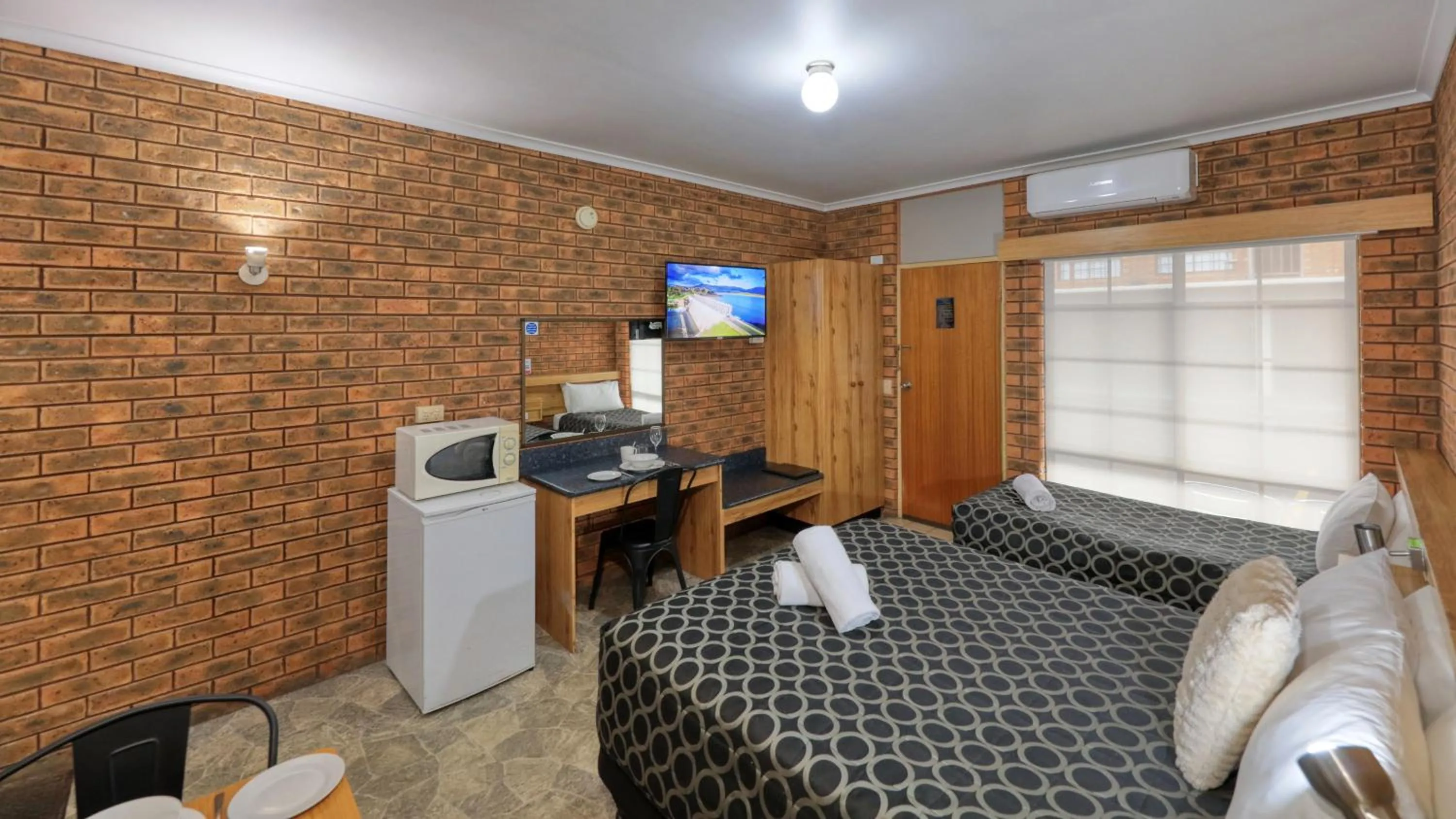 TV and multimedia, Bed in The Cottage Motor Inn Albury CBD