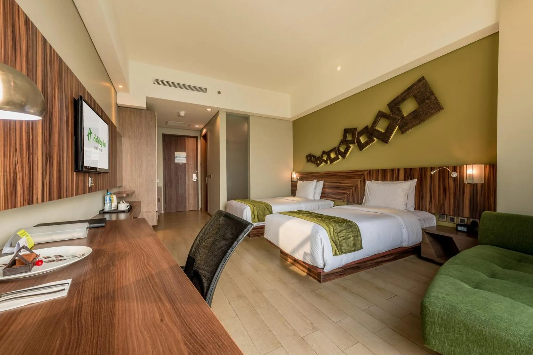 Photo of the whole room, Bed in Holiday Inn Cikarang Jababeka by IHG