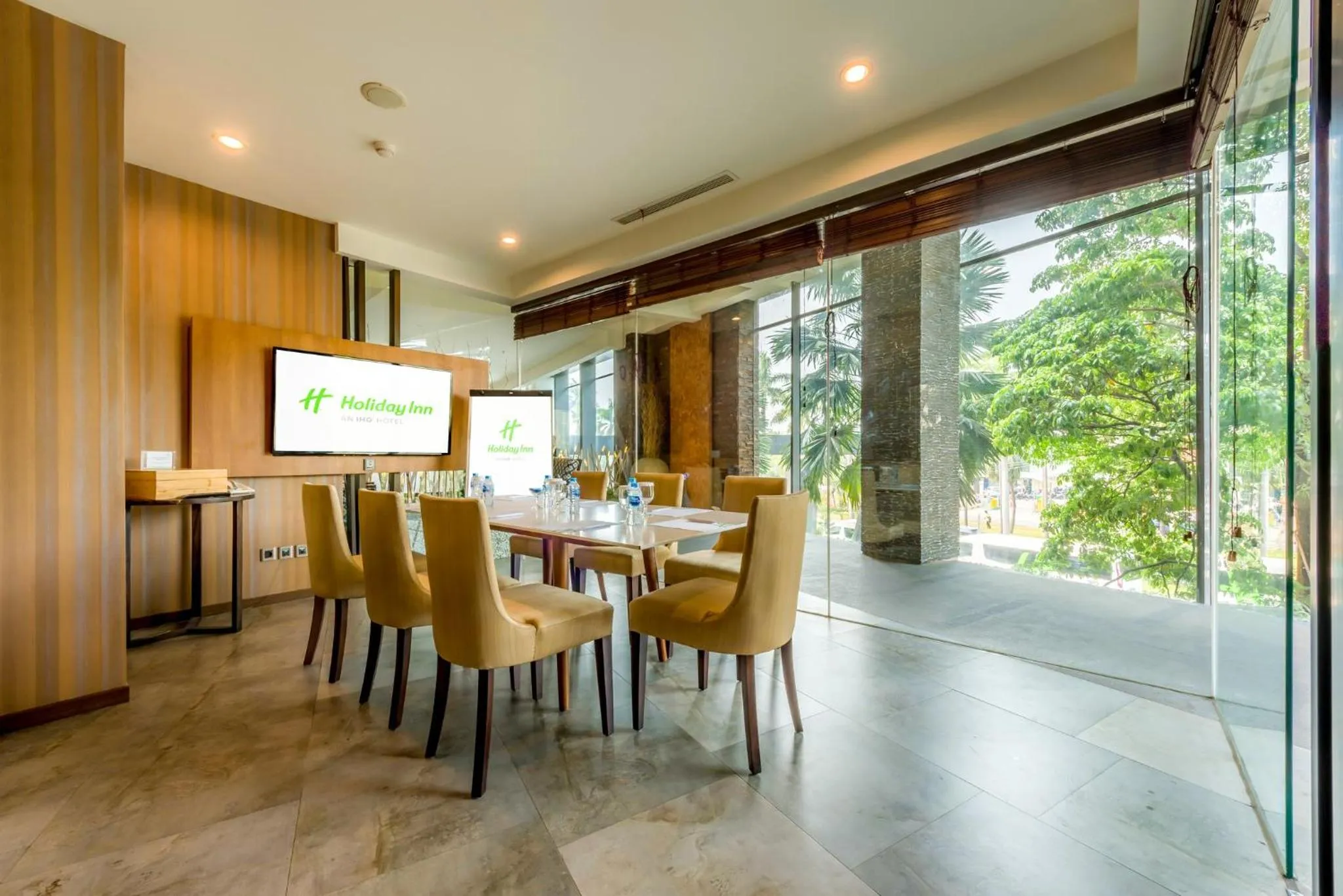 Meeting/conference room in Holiday Inn Cikarang Jababeka by IHG