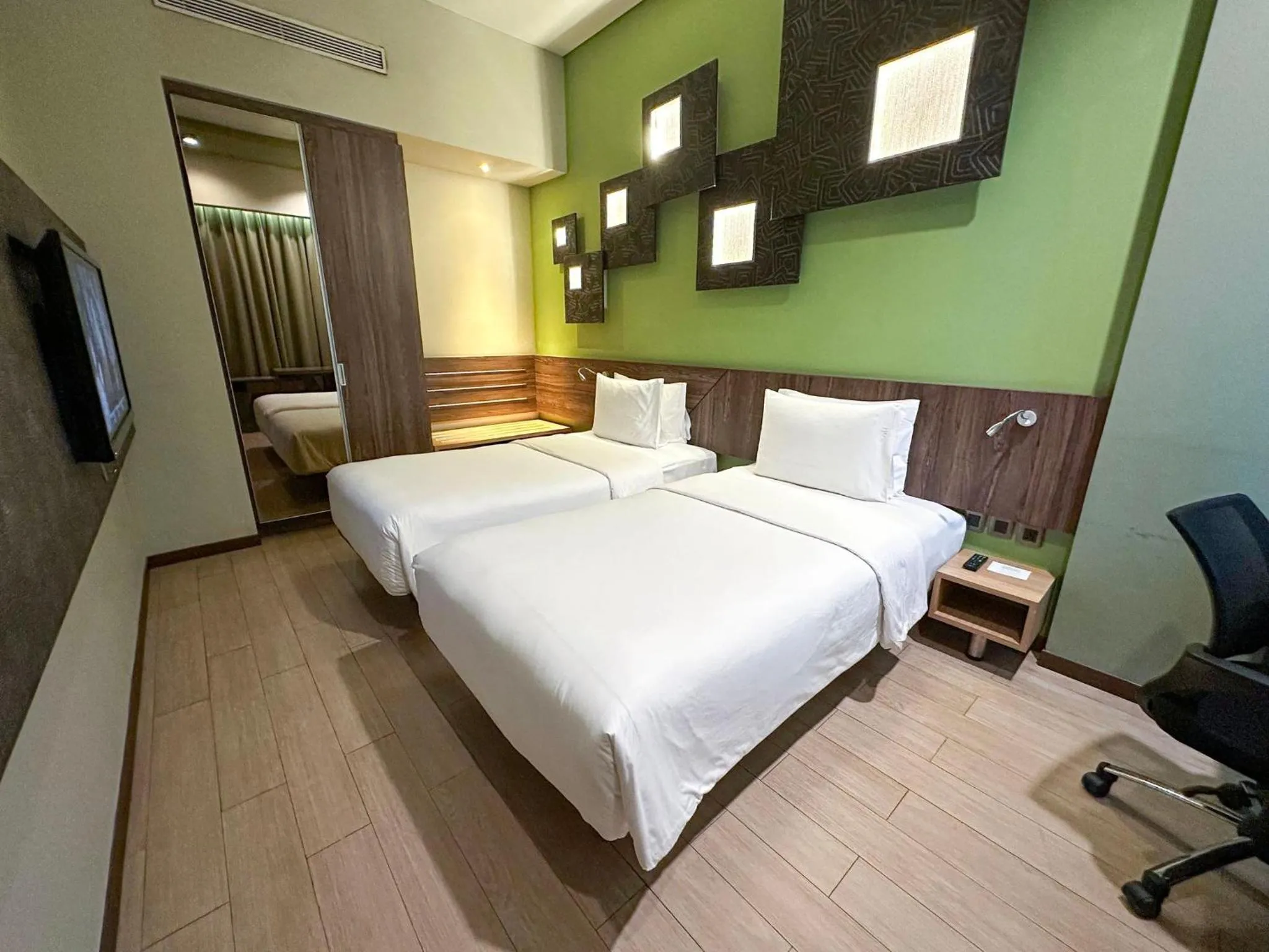 Photo of the whole room, Bed in Holiday Inn Cikarang Jababeka by IHG