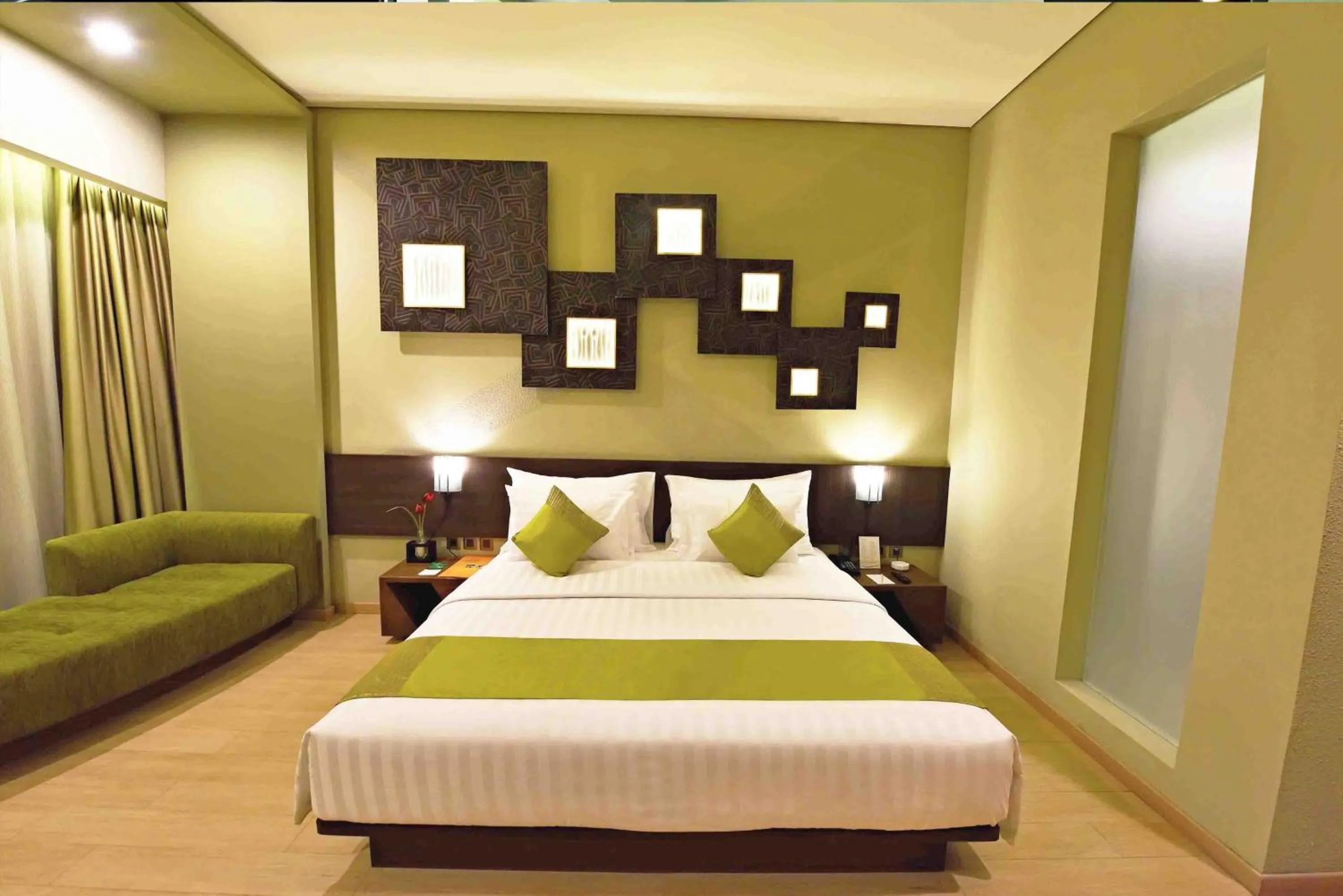 Photo of the whole room, Bed in Holiday Inn Cikarang Jababeka by IHG