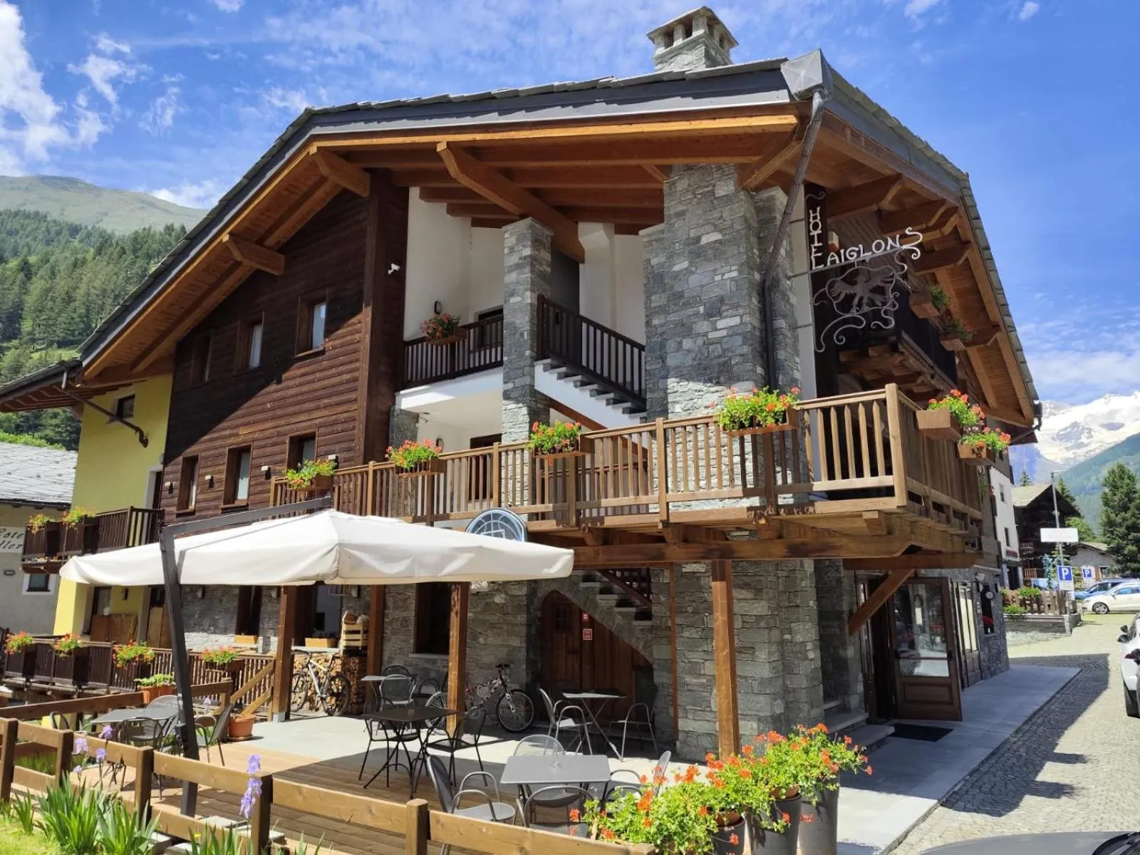 Property building in Hotel L' Aiglon