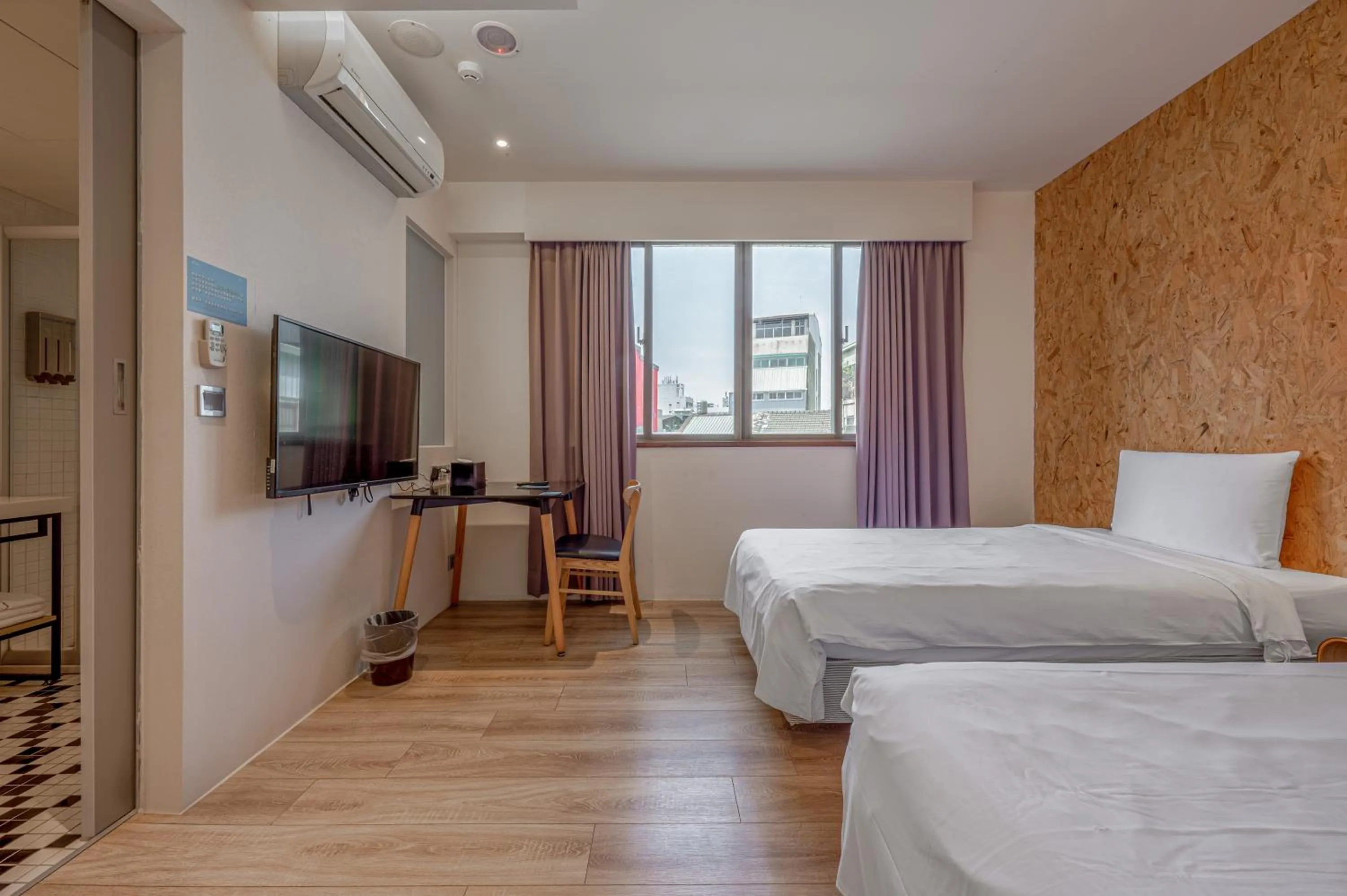 Photo of the whole room, Bed in Light Hostel - Tainan