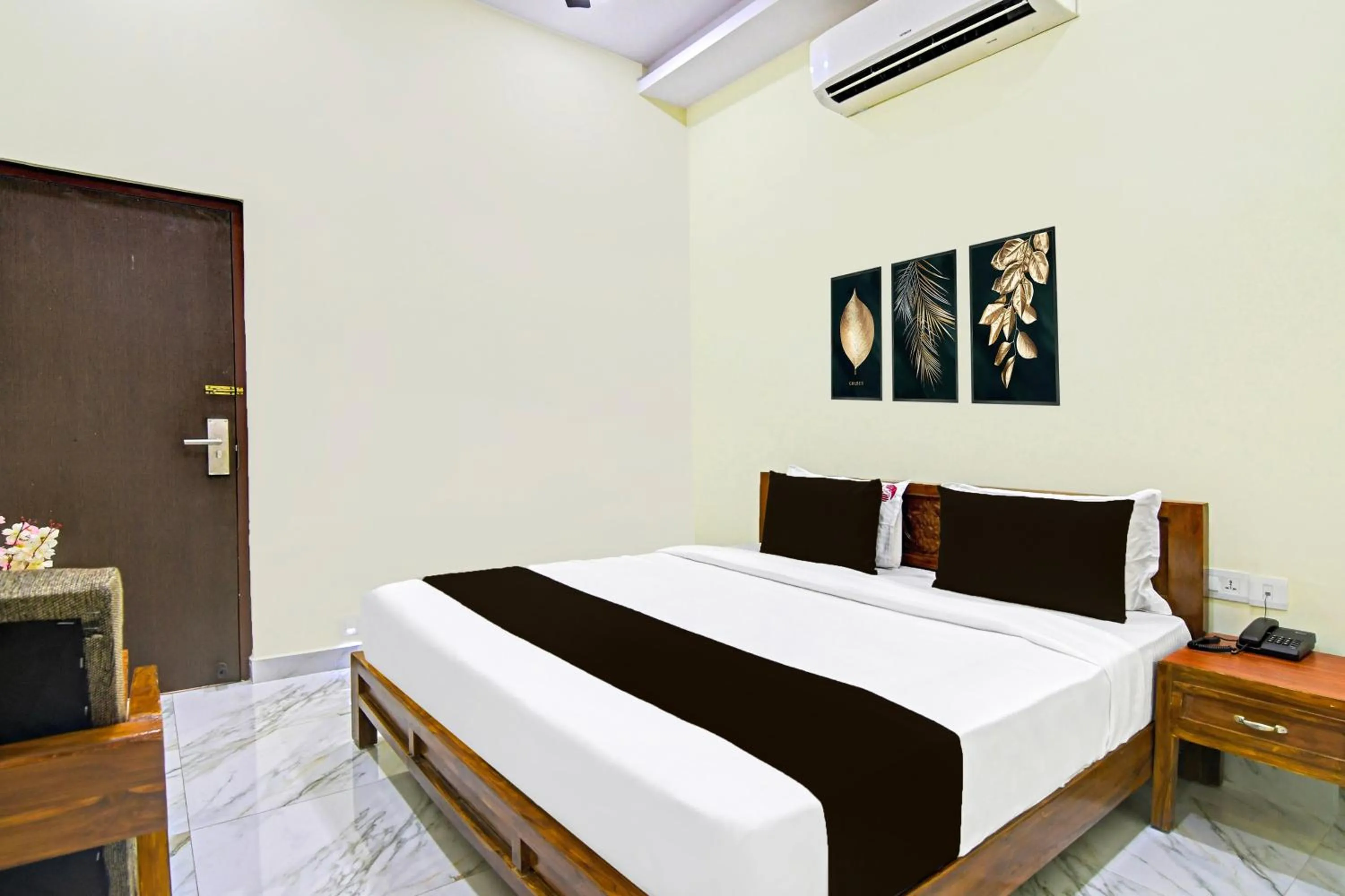Bedroom, Bed in Super Townhouse Dwarakanagar Near Gurudwara