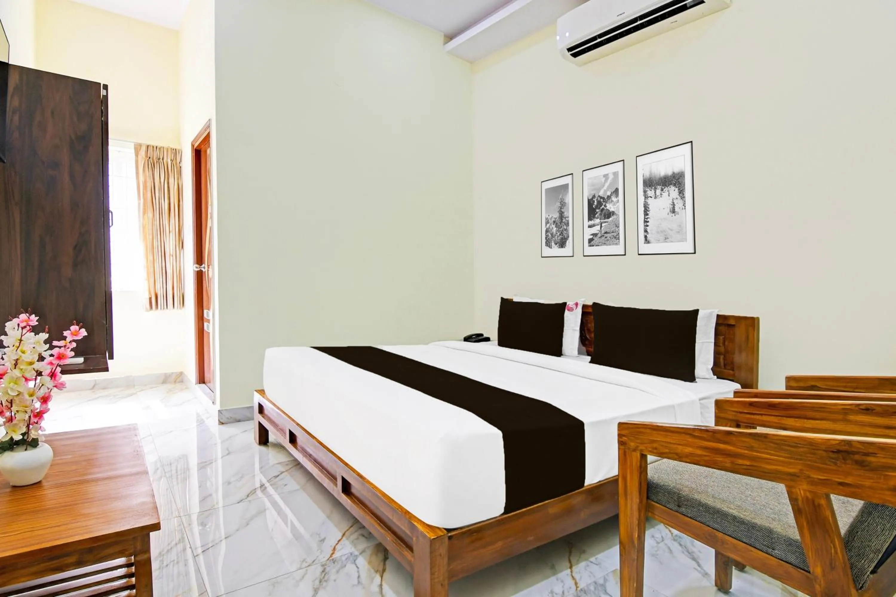 Bedroom, Bed in Super Townhouse Dwarakanagar Near Gurudwara