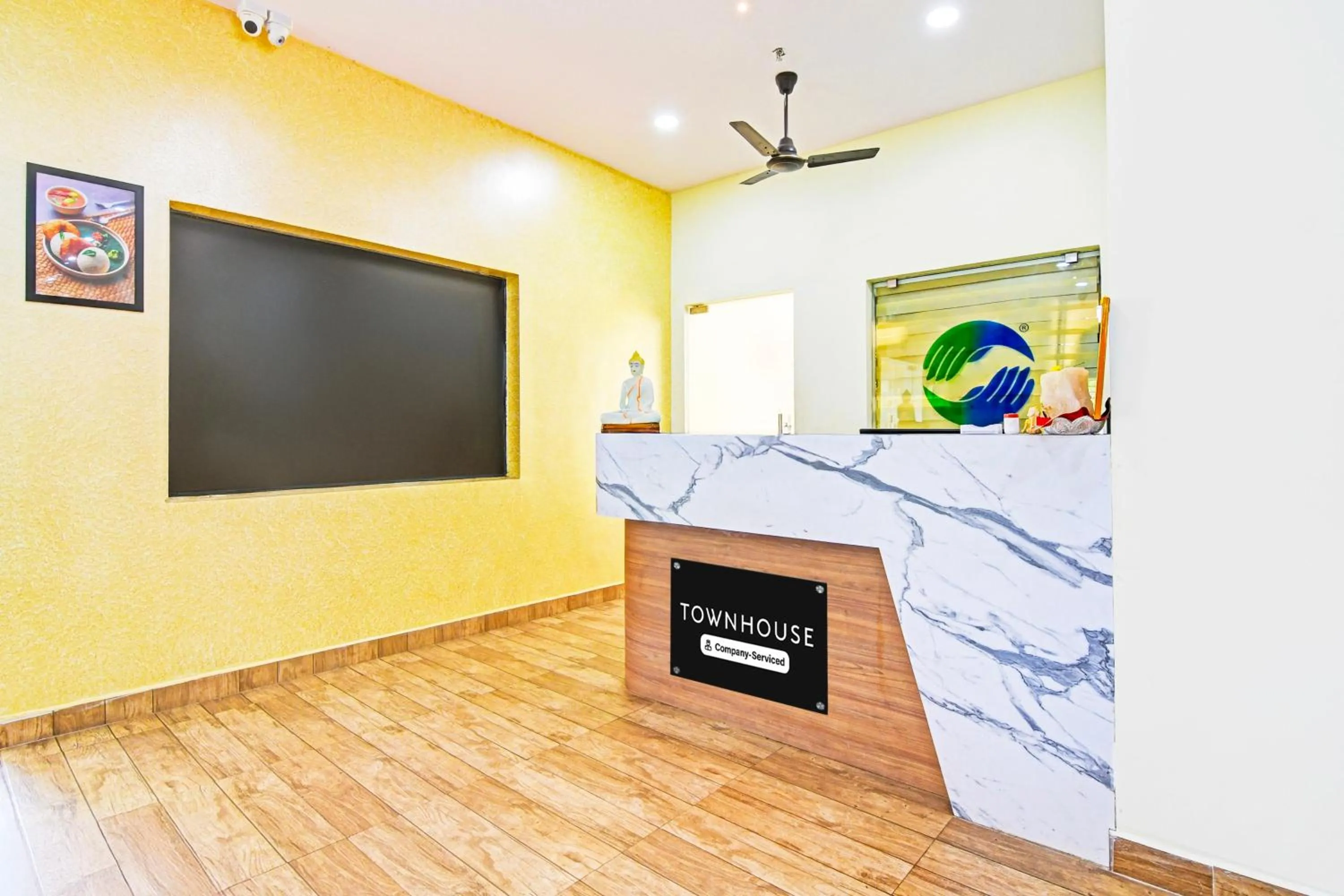 Lobby or reception in Super Townhouse Dwarakanagar Near Gurudwara