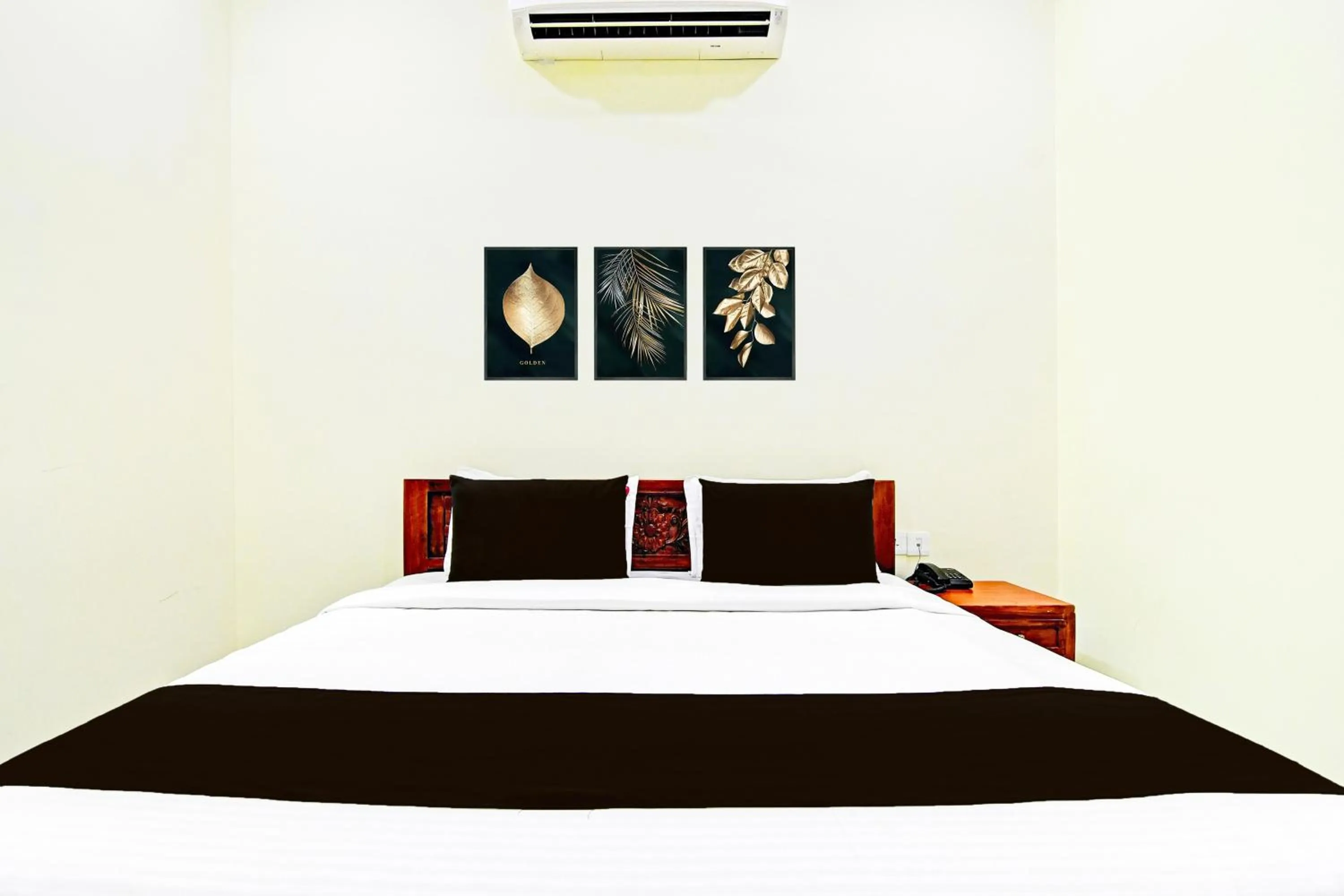 Bedroom, Bed in Super Townhouse Dwarakanagar Near Gurudwara