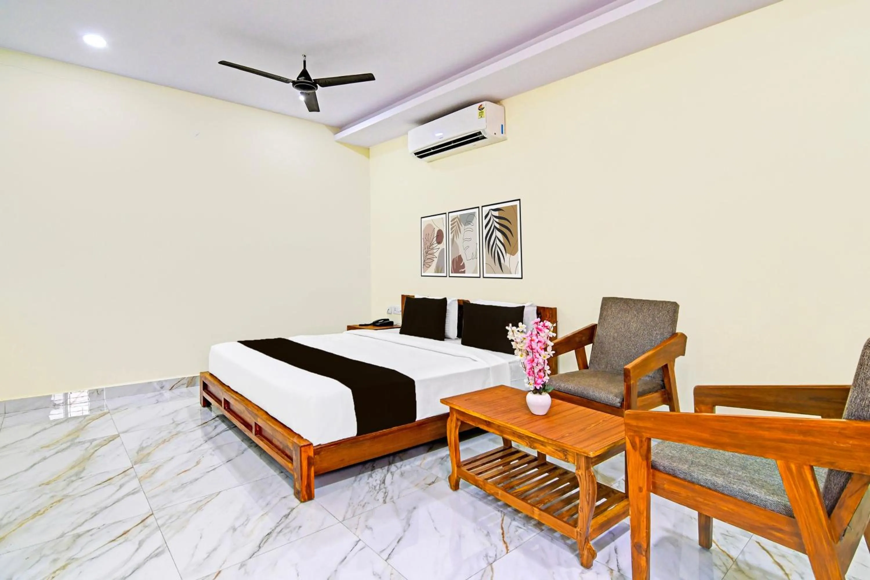 Bedroom, Bed in Super Townhouse Dwarakanagar Near Gurudwara